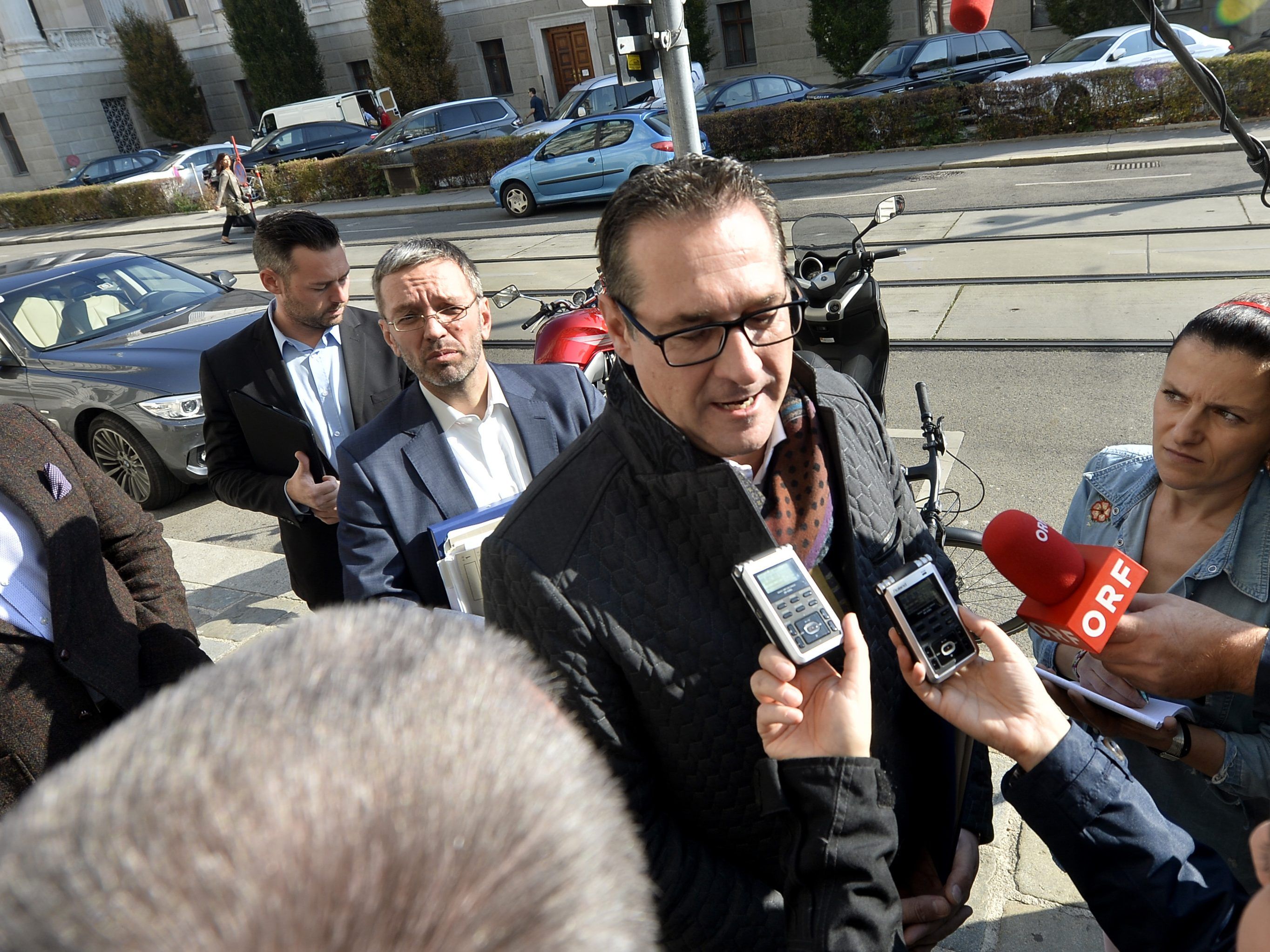 FPÖ-Generalsekretär Herbert Kickl und FPÖ-Chef Heinz-Christian Strache vor Beginn der FPÖ-Präsidiumssitzung