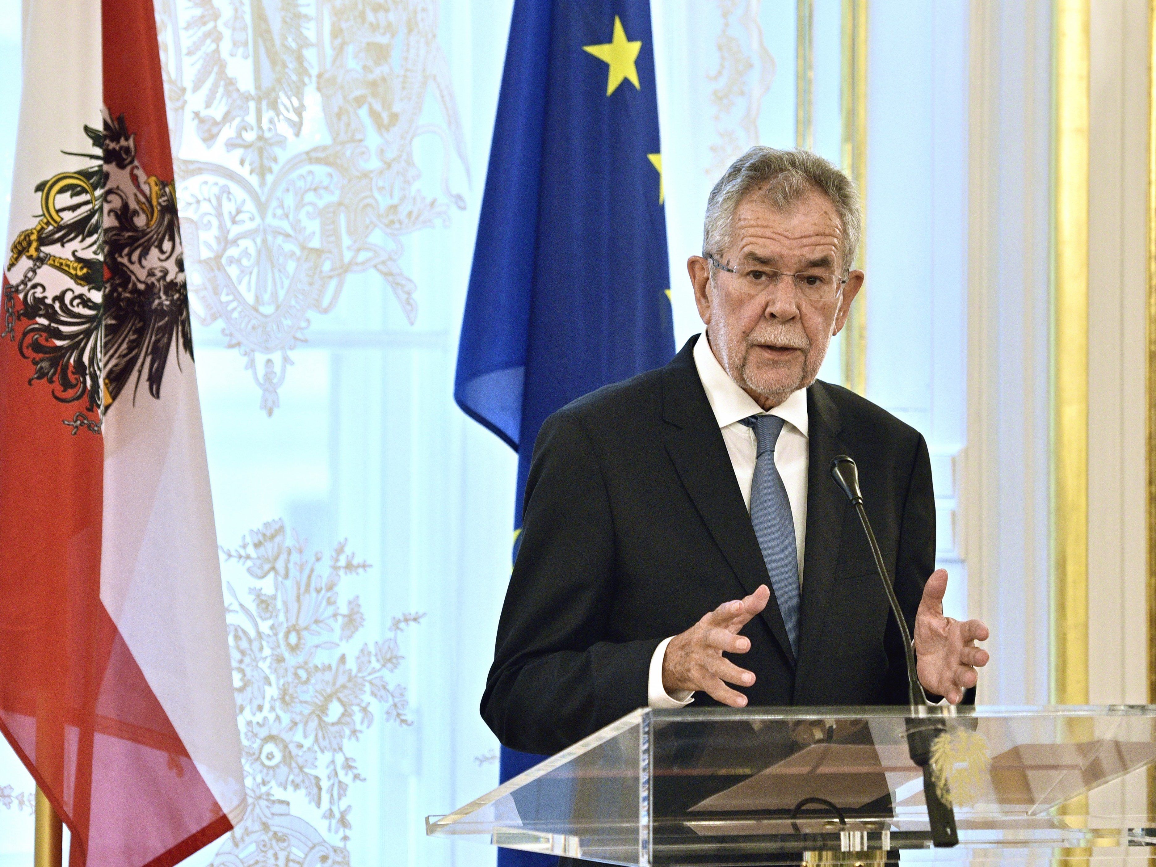 Bundespräsident Van der Bellen kritisiert das Verhalten der Spitzenkandidaten vor der Nationalratswahl. Bundespräsident Van der Bellen kritisiert das Verhalten der Spitzenkandidaten vor der Nationalratswahl.