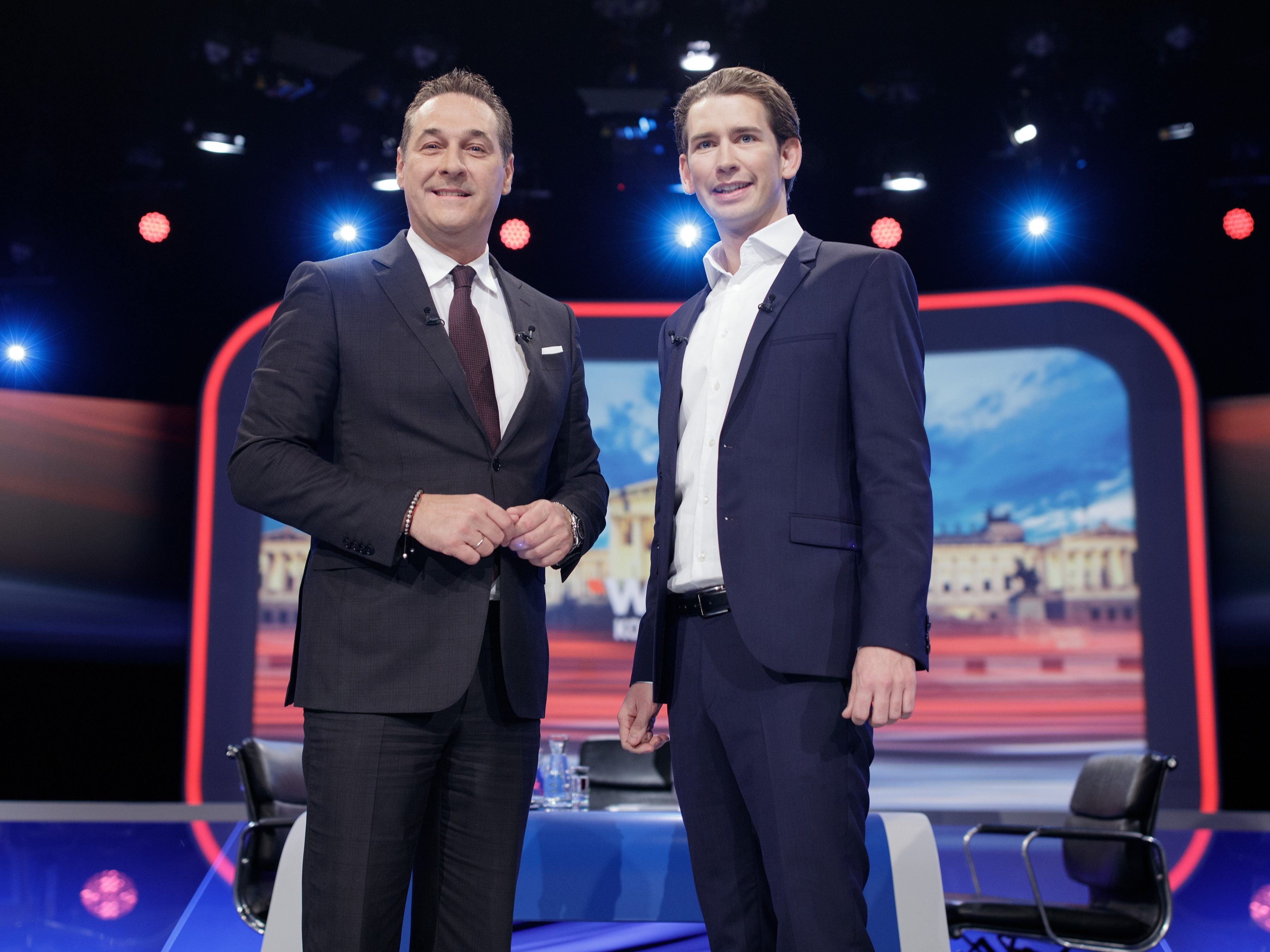 FPÖ-Chef Heinz-Christian Strache und ÖVP-Bundesparteiobmann Sebastian Kurz treten in Koalitionsverhandlungen