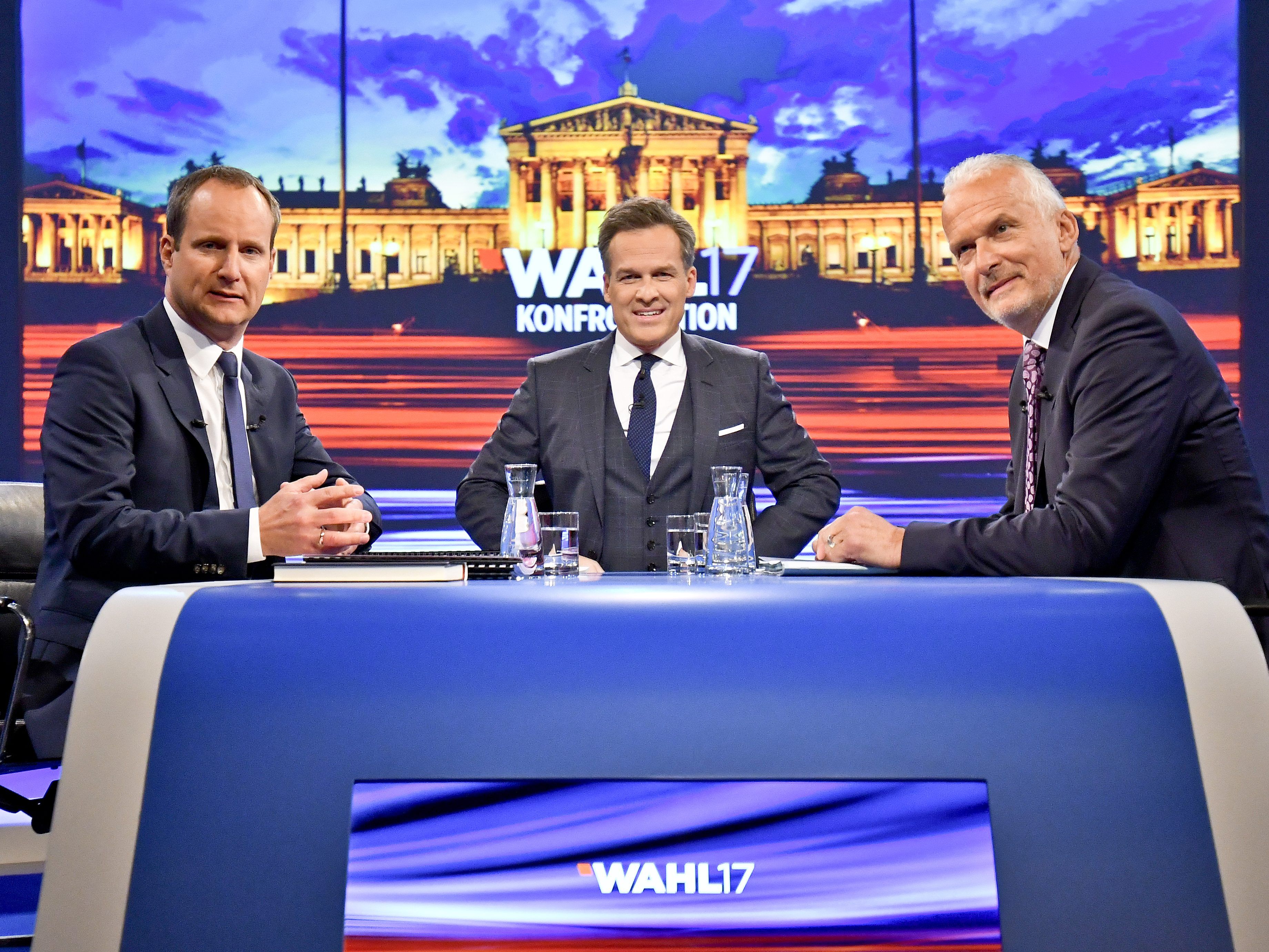ÖVP-Kandidat Josef Moser (R), Moderator Tarek Leitner (M) und Neos-Spitzenkandidat Matthias Strolz
