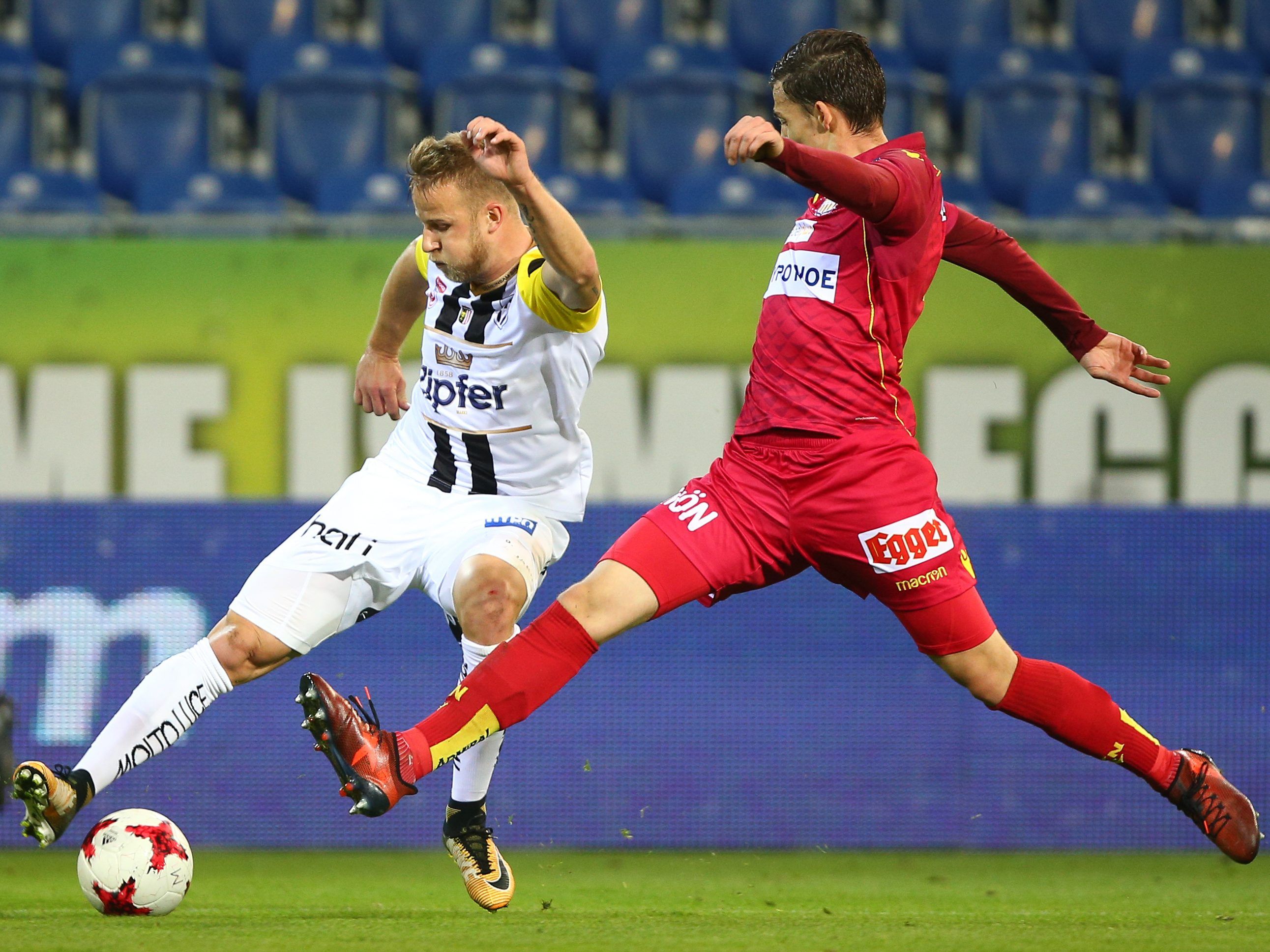 LASK feiert 1:0 Sieg über SKN St. Pölten.