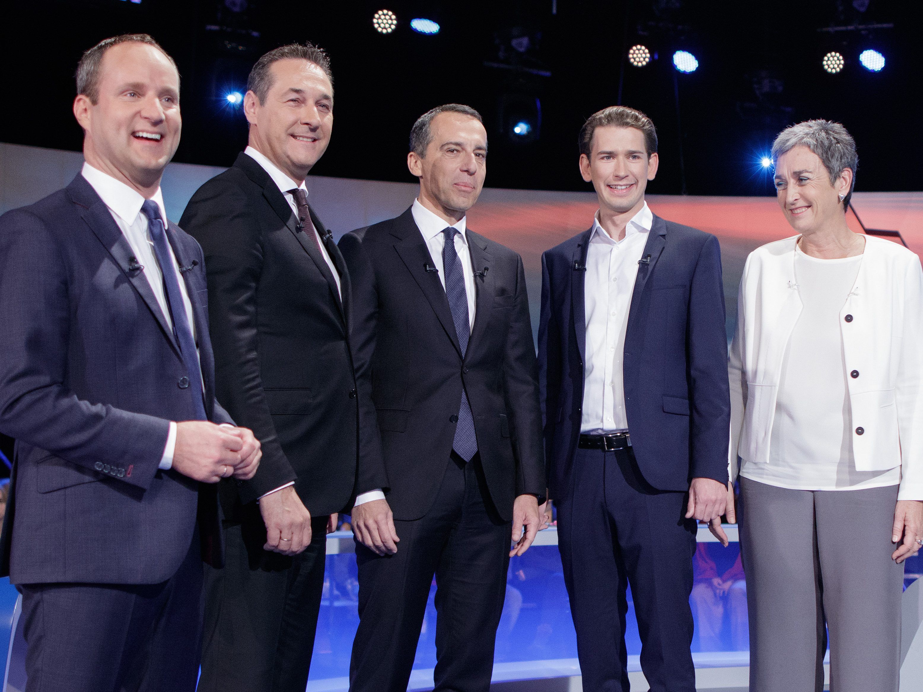 vlnr.: NEOS-Chef Matthias Strolz, FPÖ-Chef Heinz-Christian Strache, Bundeskanzler Christian Kern (SPÖ), ÖVP-Chef Sebastian Kurz und Grüne Spitzenkandidatin Ulrike Lunacek bei der ORF-Elefantenrunde