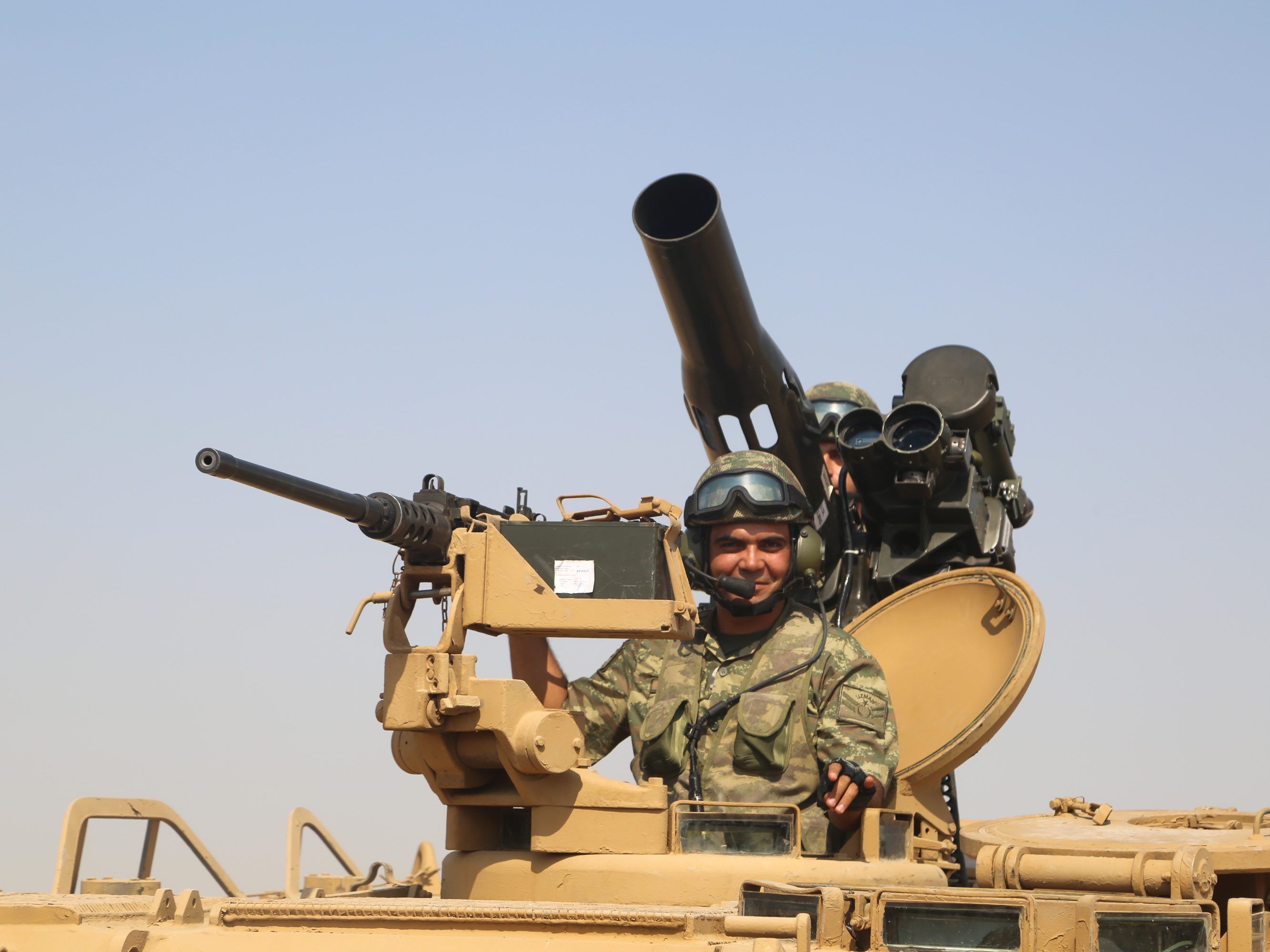 "Aufklärungsmission" über die Grenze nach Idlib entsandt - Heftige Gefechte befürchtet. "Aufklärungsmission" über die Grenze nach Idlib entsandt - Heftige Gefechte befürchtet.