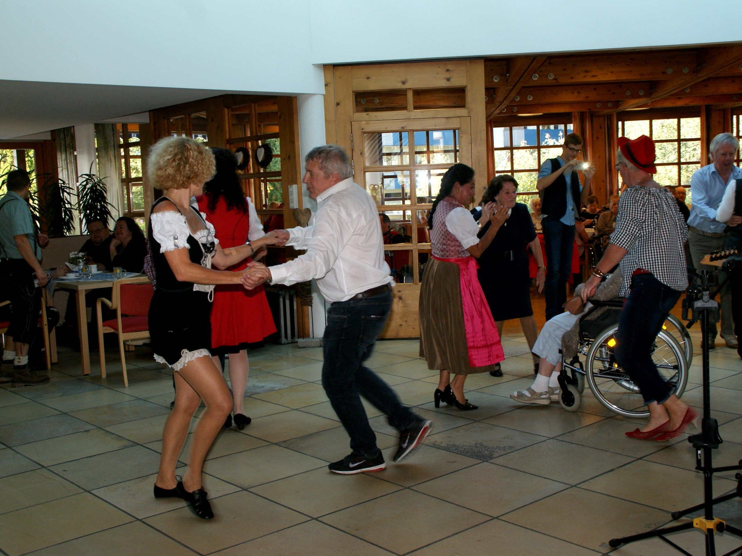 Tanzesfreuden beim Senecura-Oktoberfest