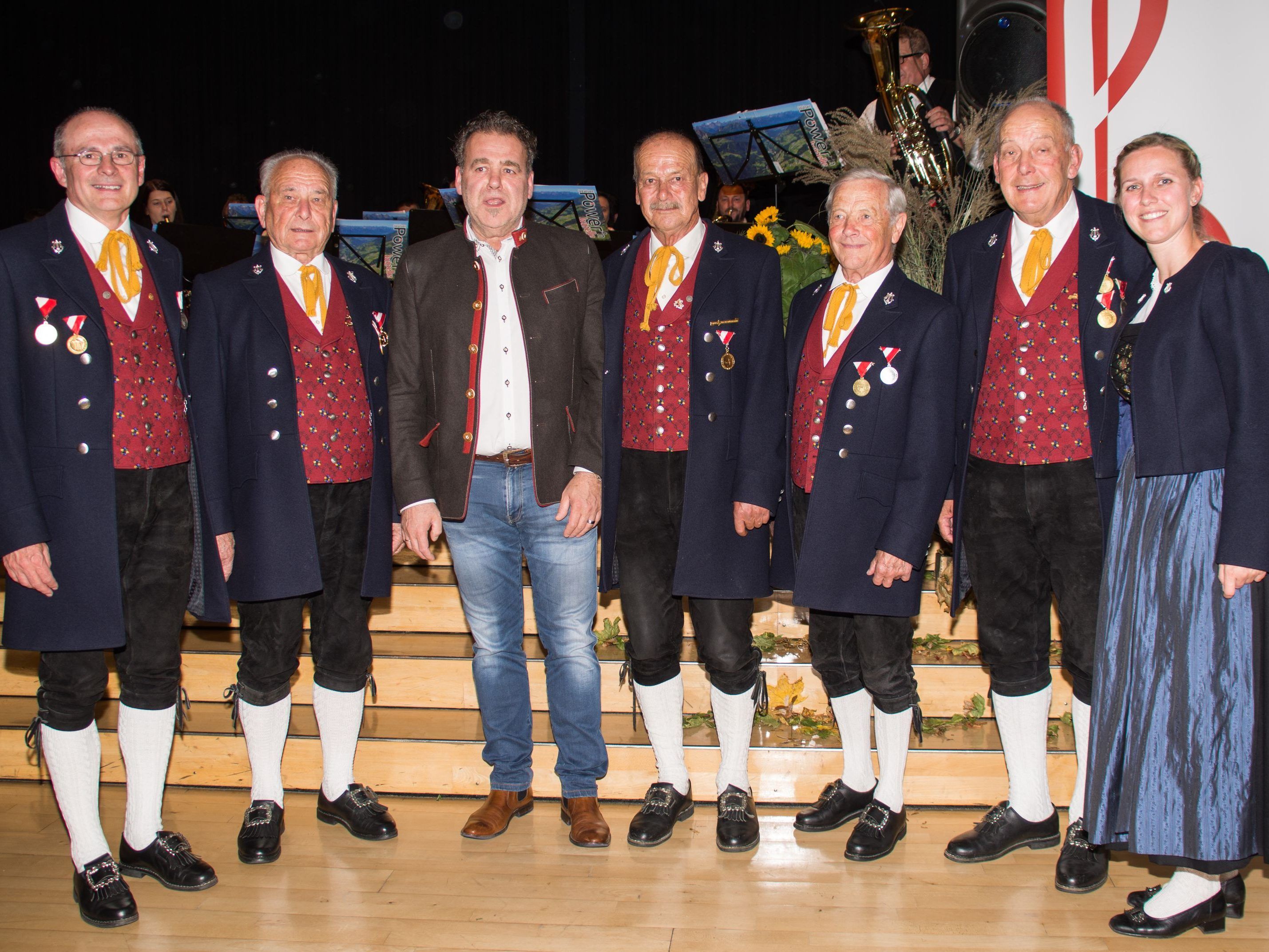 Zusammengezählte 105 Jahre Vorstandstätigkeit von 4 Musikanten geehrt. Zusammengezählte 105 Jahre Vorstandstätigkeit von 4 Musikanten geehrt.