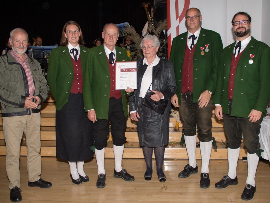 Herzliche Gratulation an Karl Berthold zum 50 jährigen Musikantenjubiläum Herzliche Gratulation an Karl Berthold zum 50 jährigen Musikantenjubiläum