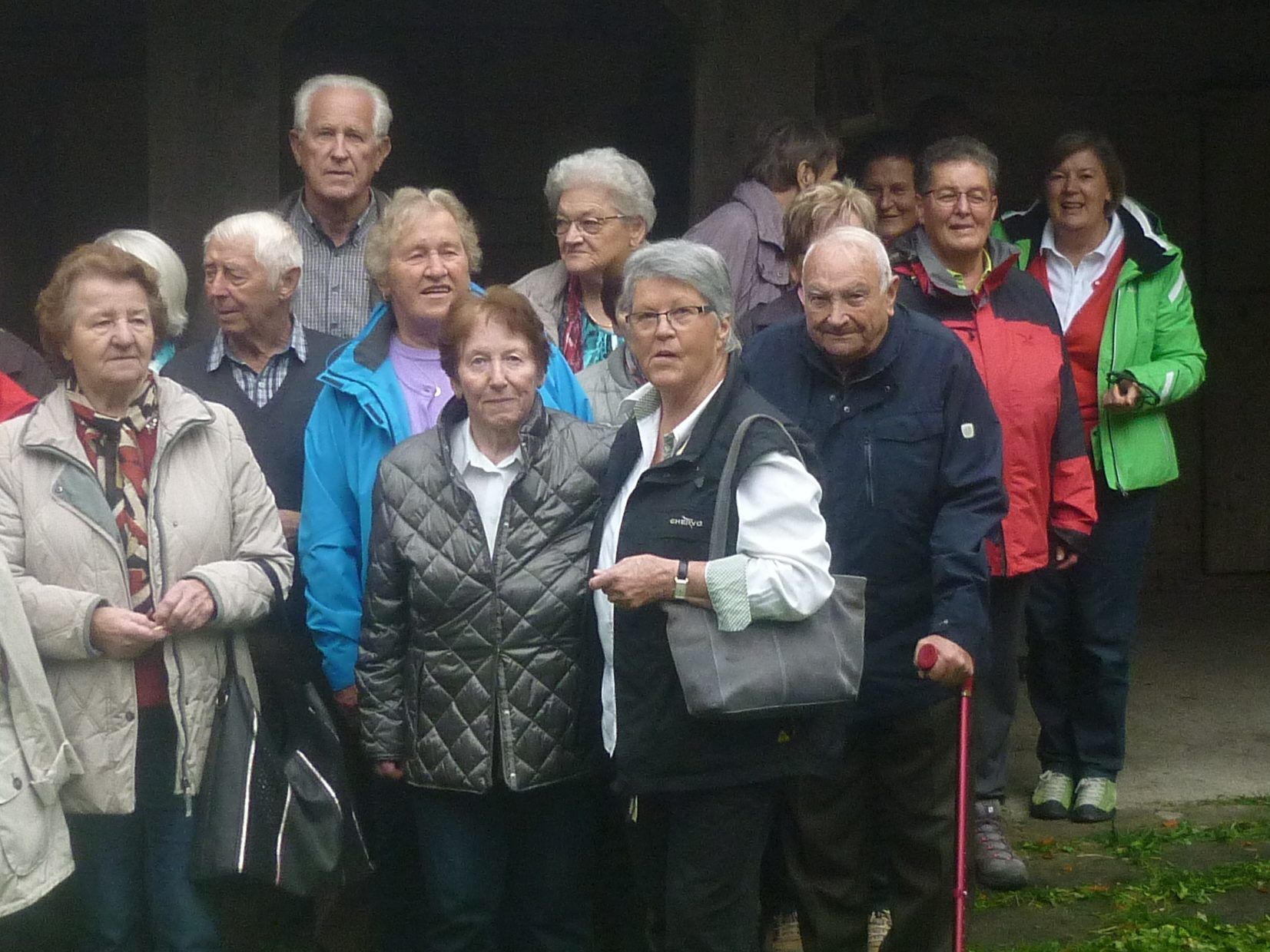 Gruppenbild Senioren/innen beim Besuch der Vorsäßsieldung im Bregenzerwald