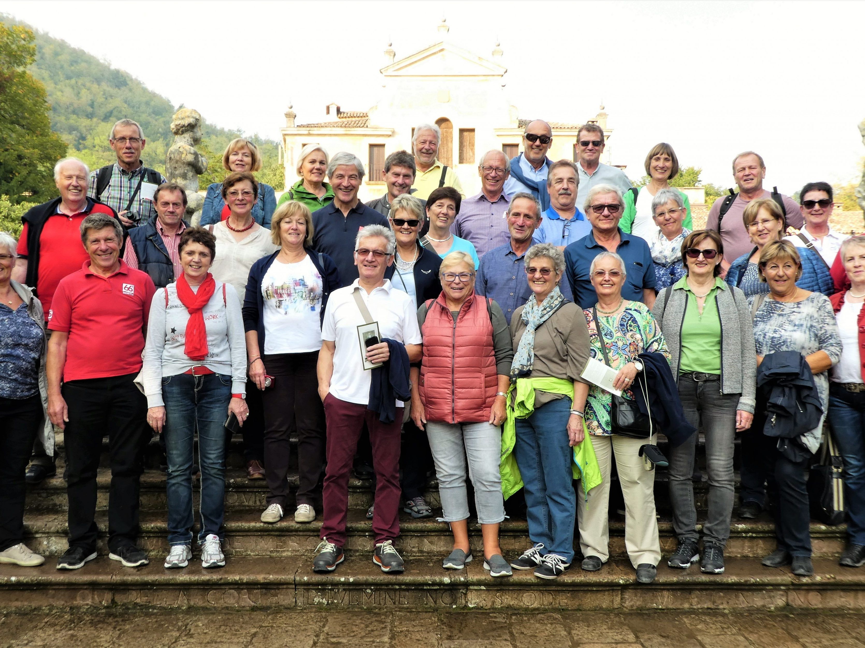 Der Leiblachtaler Jahrgang 1952 aus Lochau, Hörbranz, Hohenweiler, Möggers und Eichenberg auf dem gemeinsamen Jahrgängerausflug nach Veneto/Italien. Der Leiblachtaler Jahrgang 1952 aus Lochau, Hörbranz, Hohenweiler, Möggers und Eichenberg auf dem gemeinsamen Jahrgängerausflug nach Veneto/Italien.
