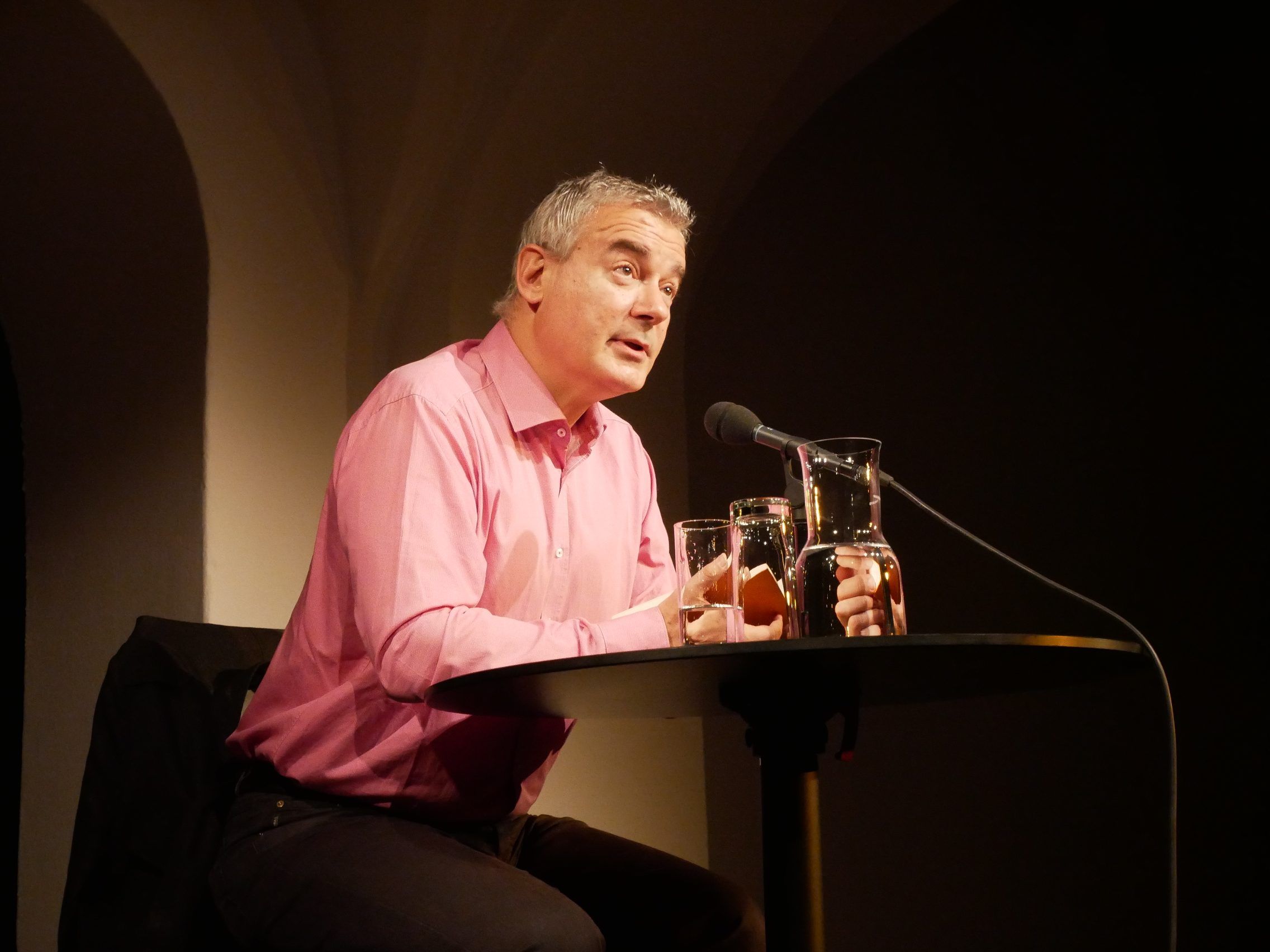 Ilija Trojanow las seine poetischen und berührenden Texte, die er mit einem Spritzer Ironie versetzte.