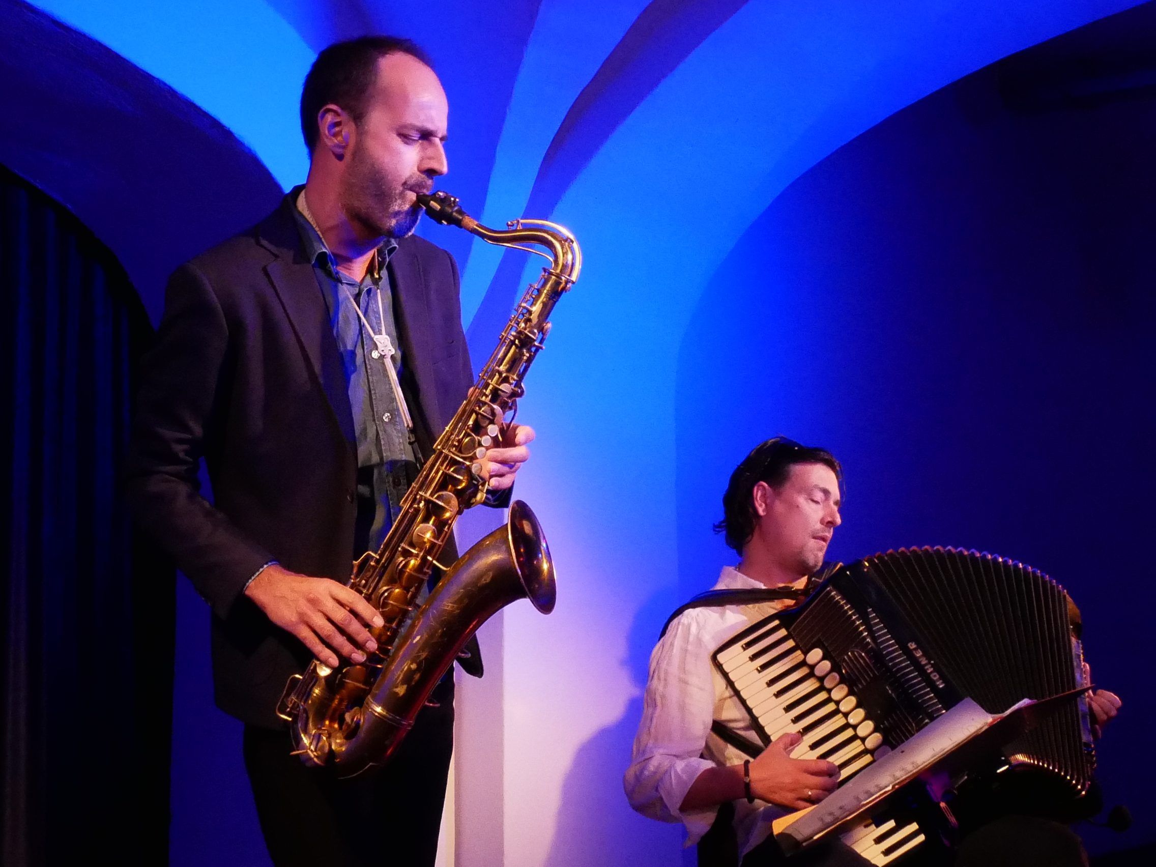 Aus Peter Lenzins und Goran Kovacevics Instrumenten sprudelten Klänge vom Balkan, des Tango Nuevo und Jazz.