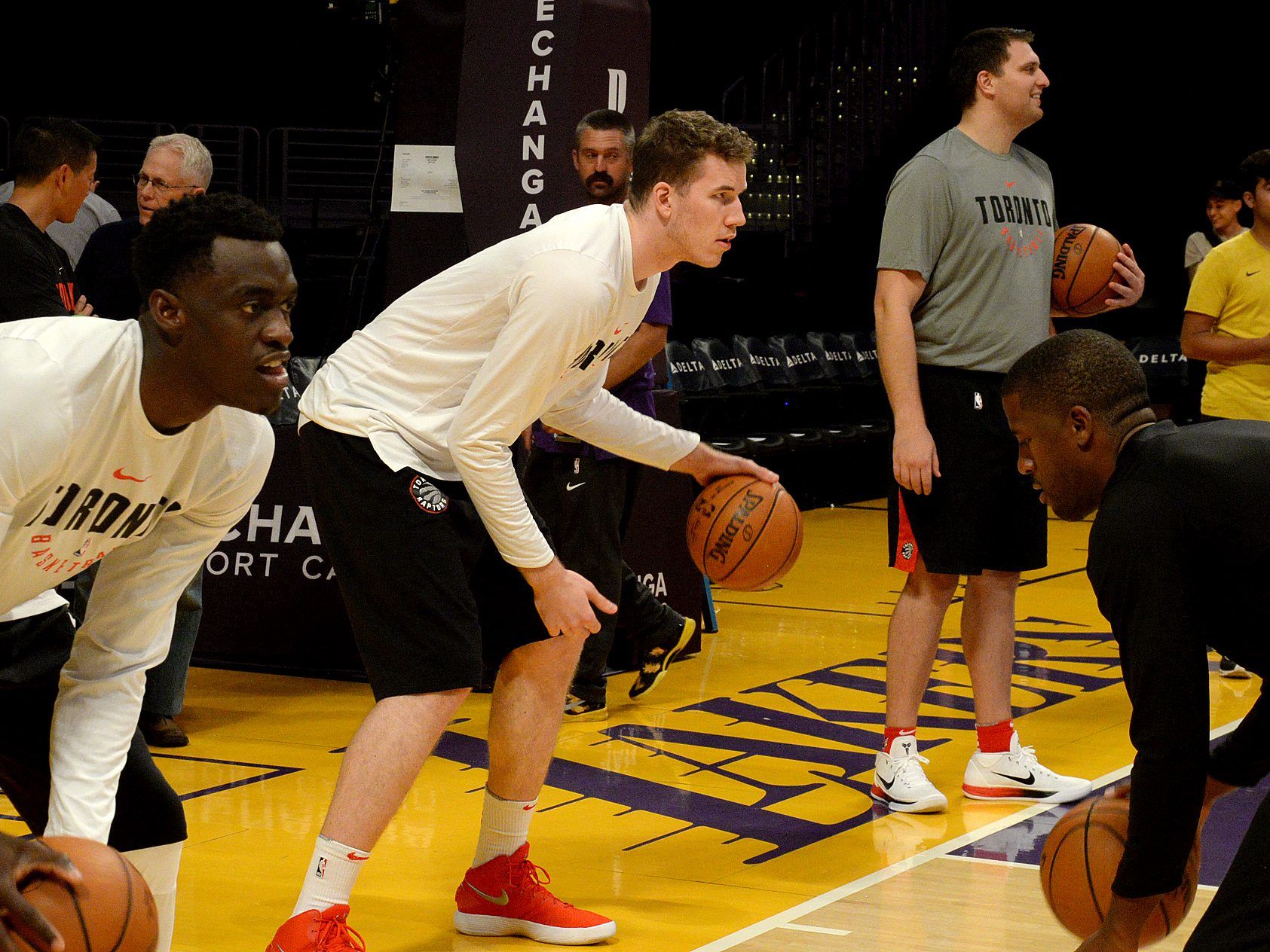 Der Wiener Jakob Pöltl beim Training vor dem Spiel gegen die Lakers Der Wiener Jakob Pöltl beim Training vor dem Spiel gegen die Lakers