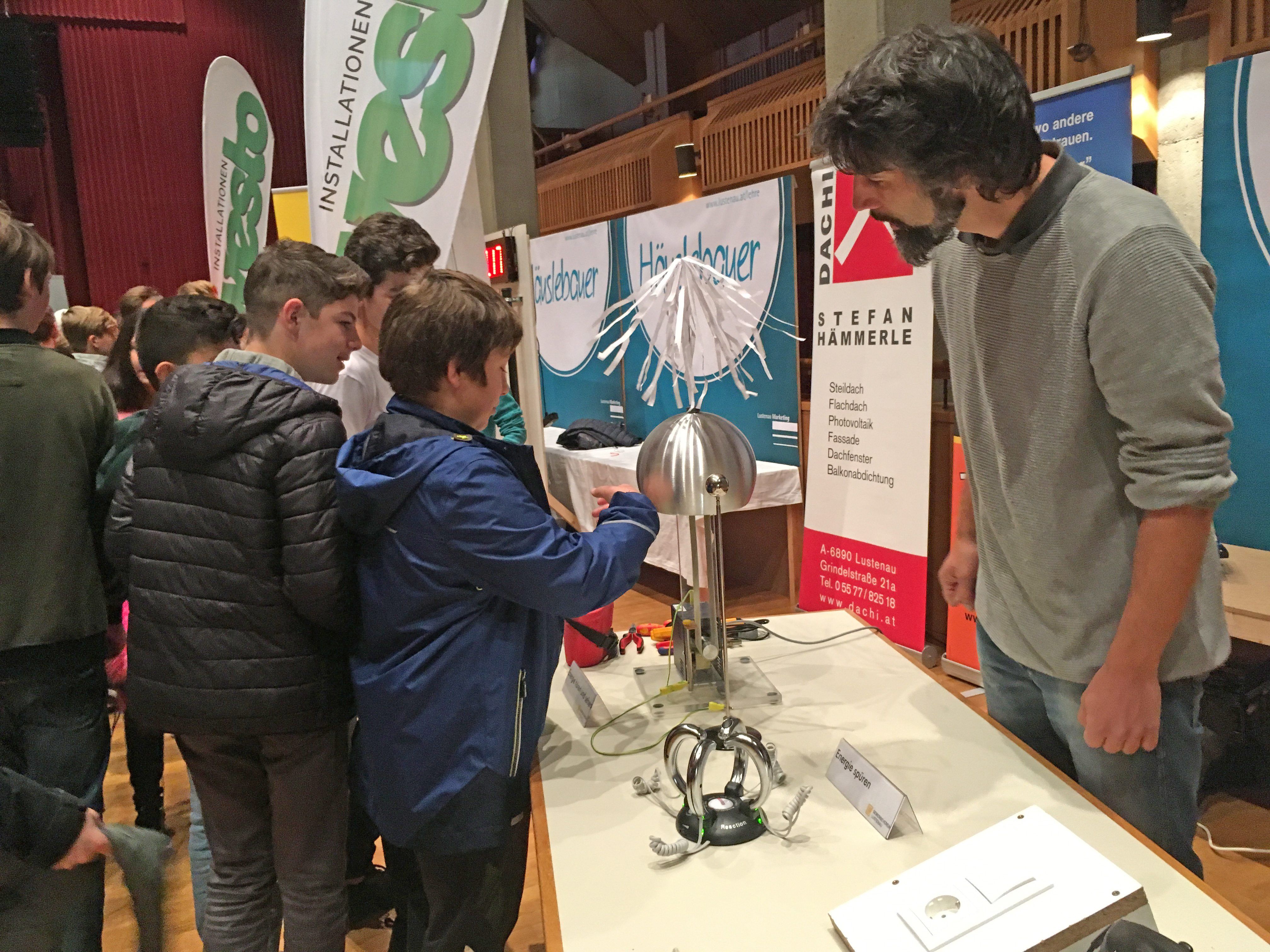 Über 600 Schülerinnen und Schüler, aber auch viele interessierte Eltern und Lehrer aus Lustenau und Umgebung besuchten die Zukunfts.Lust Lehrstellenmesse.