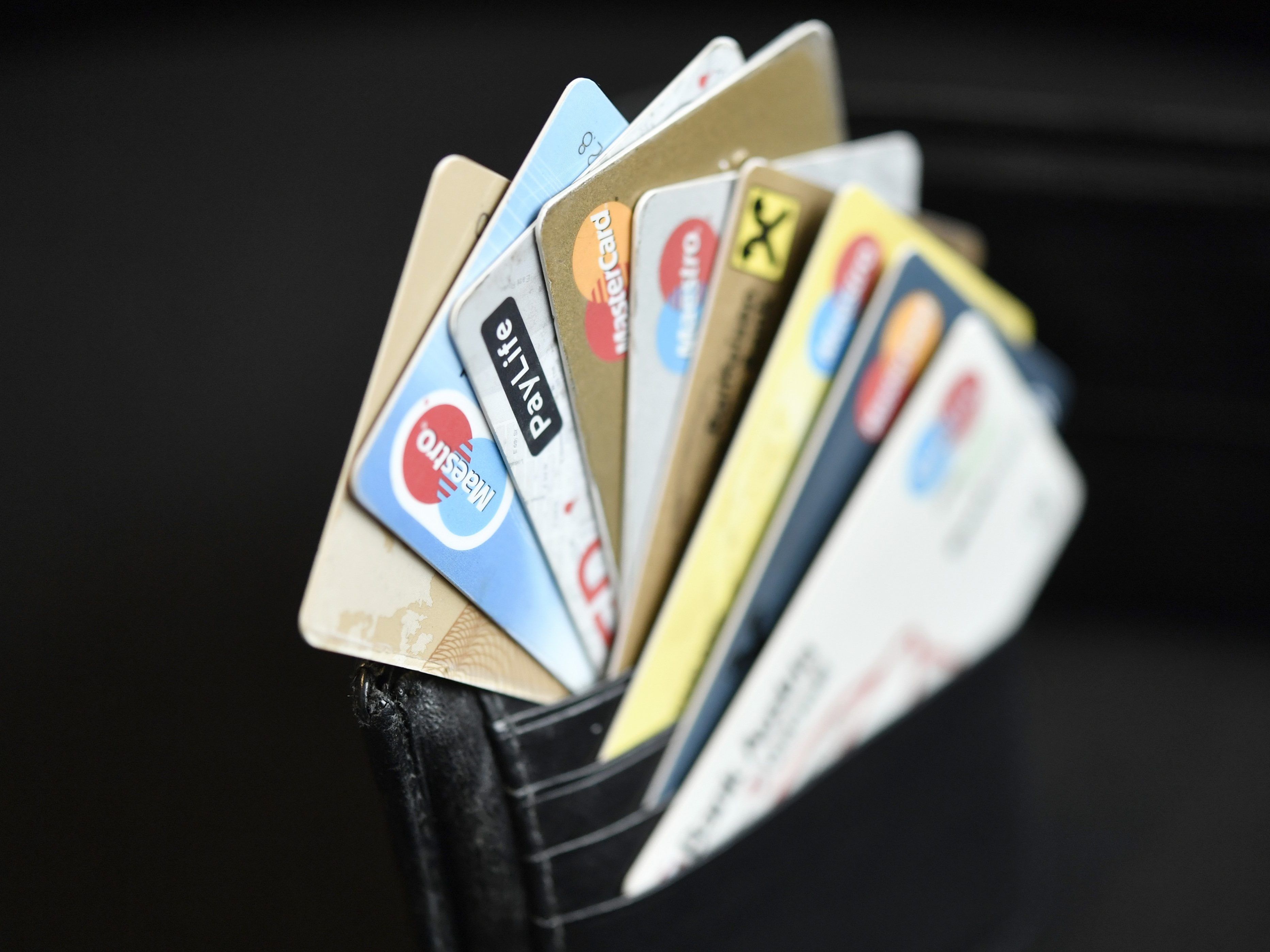 In Österreich wird weiterhin balrgeldloses Zahlen bevorzugt. In Österreich wird weiterhin balrgeldloses Zahlen bevorzugt.