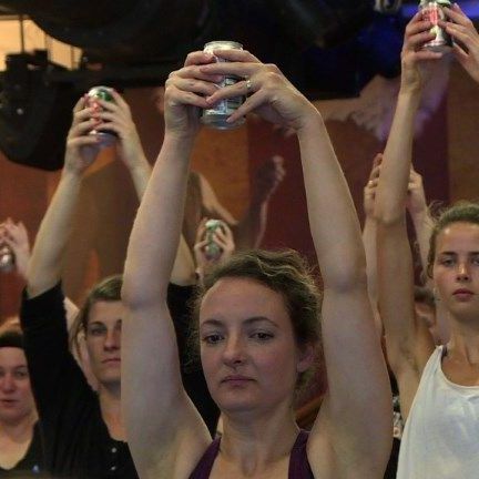 Bier-Yoga könnte die neue Trend-Sportart werden.