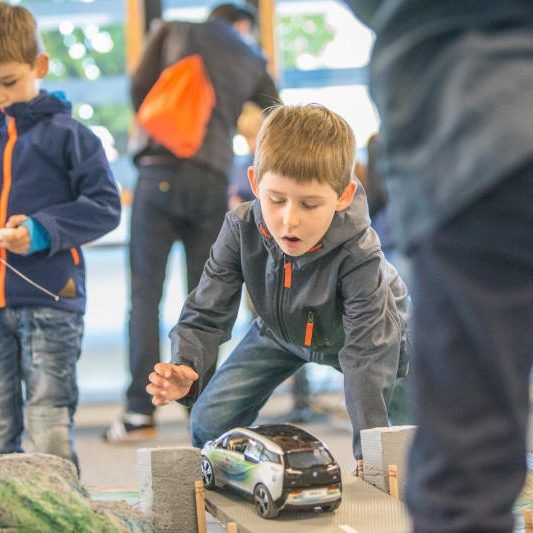 . Rund 2000 Personen jeden Alters bevölkerten das vkw-Gelände