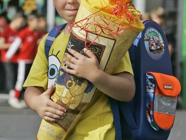 Zum Schulstart wurden 45.000 Pakete mit Schulsachen an einkommensschwache Familien verteilt. Zum Schulstart wurden 45.000 Pakete mit Schulsachen an einkommensschwache Familien verteilt.