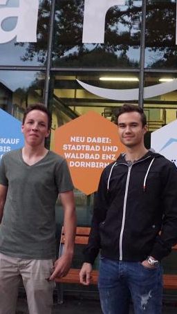 W&W traf sich mit Tobias (20) und Mathias (21) an der Karrenseilbahn-Talstation.