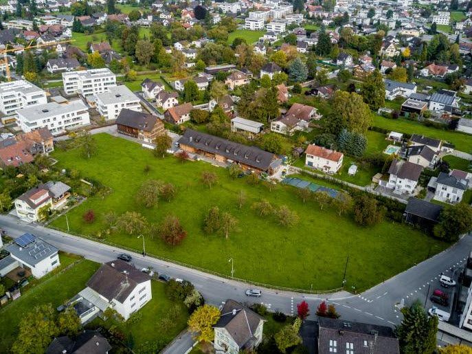 VP-Gemeindepolitiker kaufte Sechstel-Anteil des eingezeichneten, rd. 9000 m2 großen Grundstücks für 50.000 Euro von Dementem VP-Gemeindepolitiker kaufte Sechstel-Anteil des eingezeichneten, rd. 9000 m2 großen Grundstücks für 50.000 Euro von Dementem