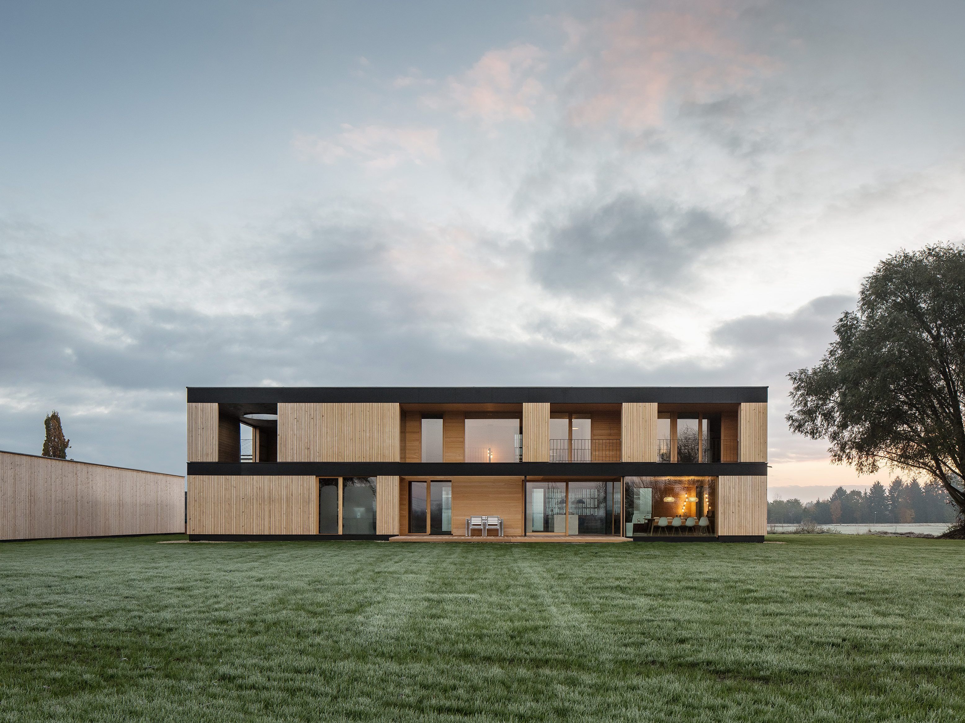 Das Projekt „Haus, Halle und Hof“ in Baden-Württemberg wurde mit dem Prädikat „Auszeichnung“ prämiert. Das Projekt „Haus, Halle und Hof“ in Baden-Württemberg wurde mit dem Prädikat „Auszeichnung“ prämiert.