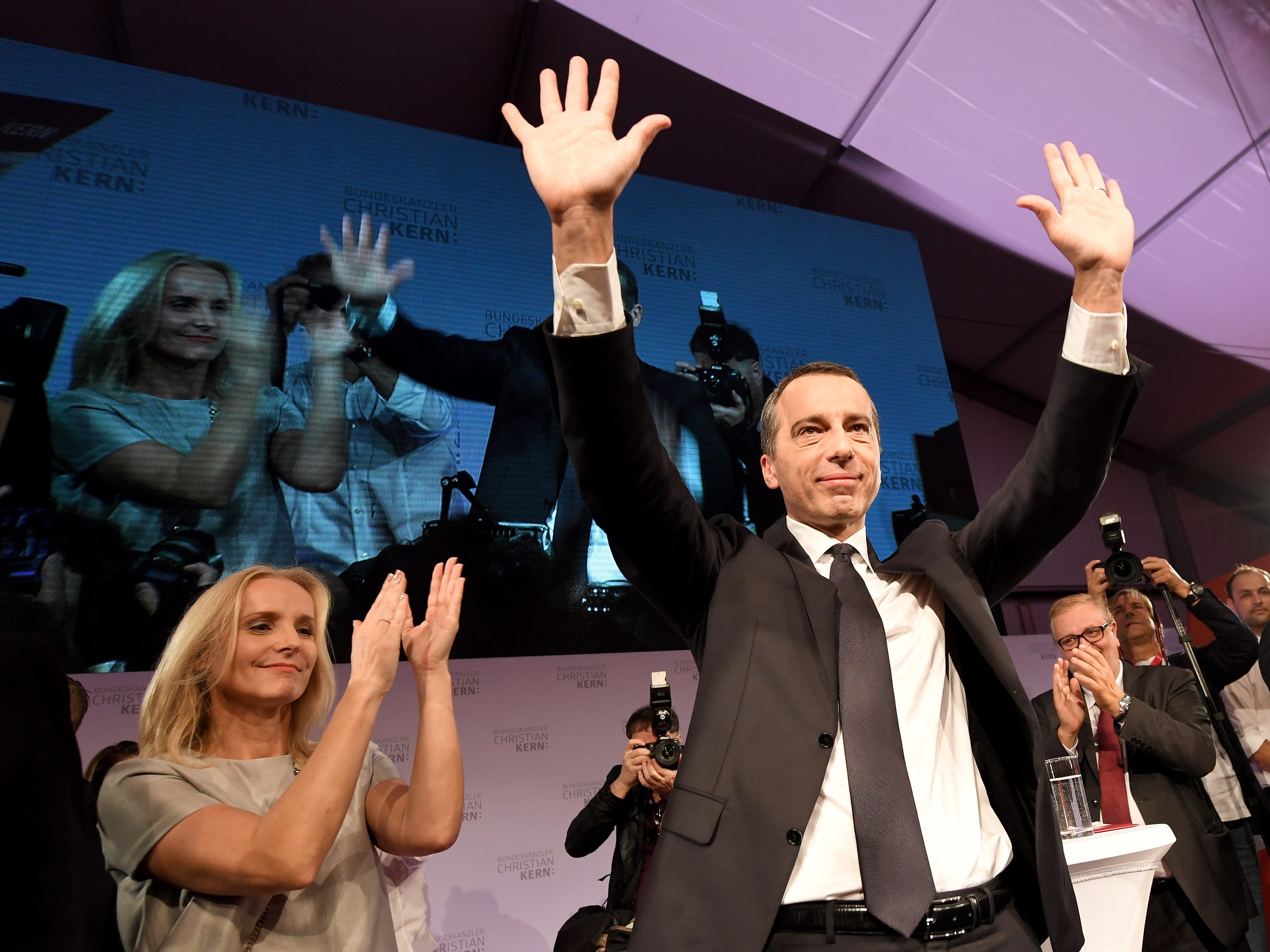 Christian Kern wurde nach der Wahl von der SPÖ mit Jubel empfangen.