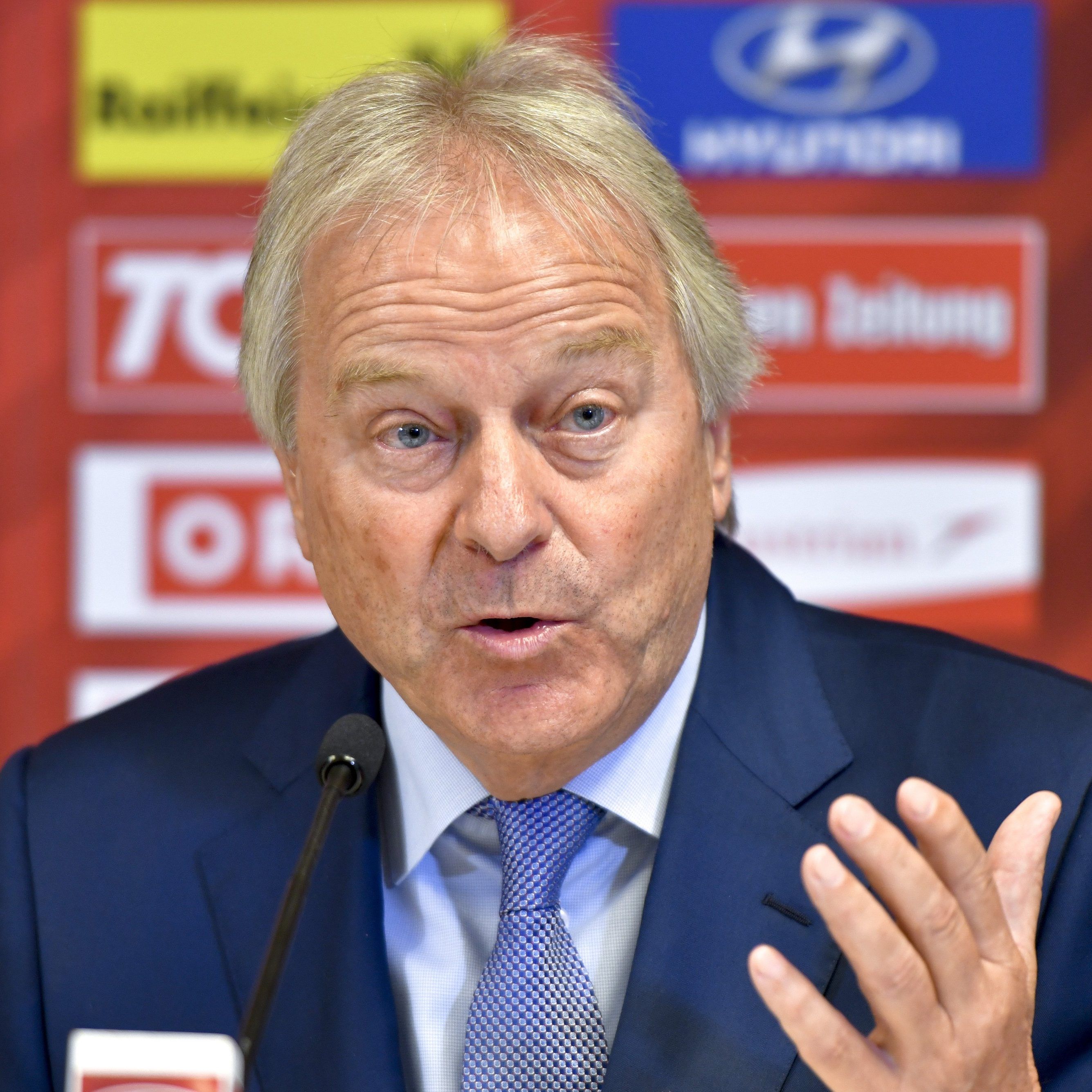 ÖFB-Präsident Leo Windtner gibt den neuen Teamchef der österreichischen Nationalmannschaft bekannt.