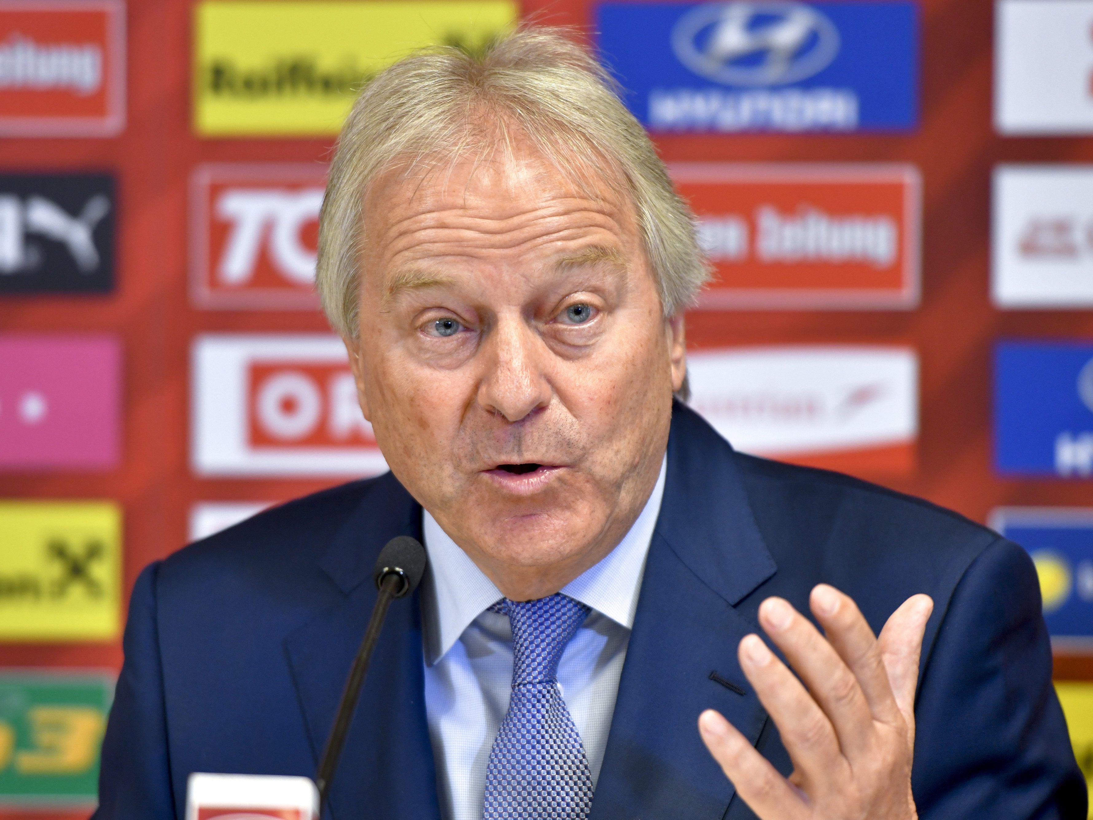 ÖFB-Präsident Leo Windtner gibt den neuen Teamchef der österreichischen Nationalmannschaft bekannt.