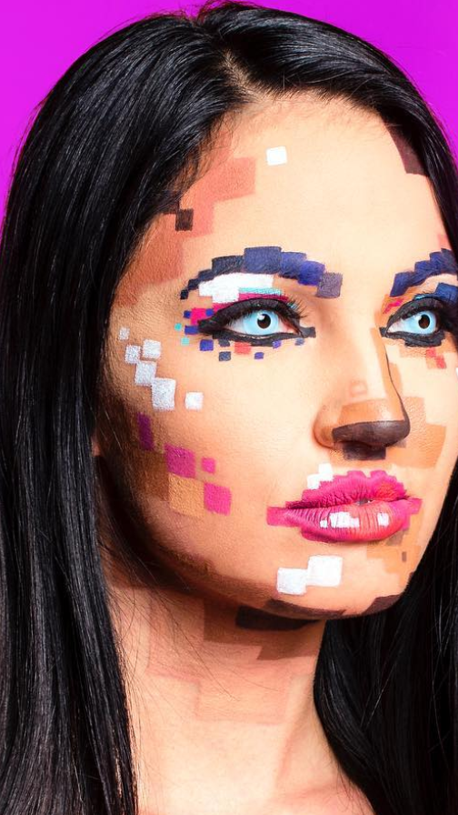 Der neueste Halloween-Trend scheint das "Pixel-Make-Up" zu sein.