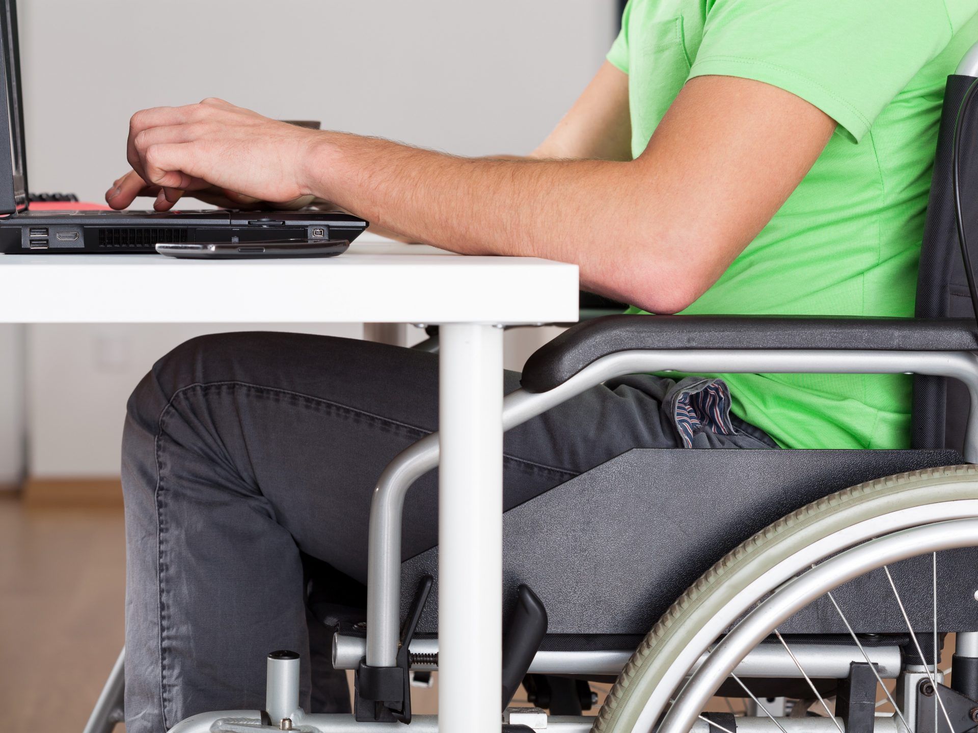 Инклюзивное образование инвалидов. Инвалиды люди с ограниченными возможностями. Образование детей инвалидов. Интернет для инвалидов. Школа для инвалидов.