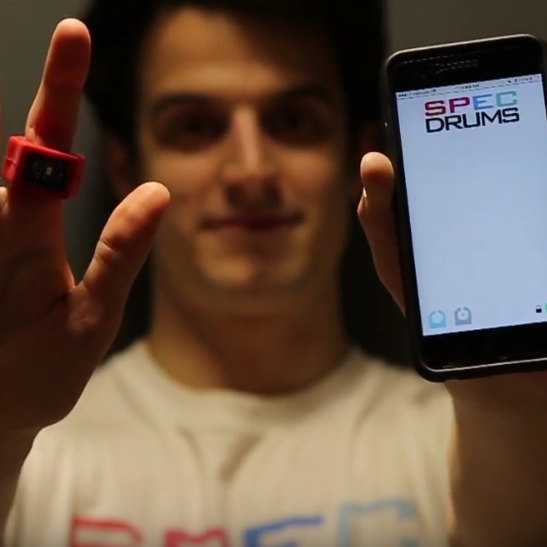 Mit den Specdrums-Ringen kann überall Musik gemacht werden.