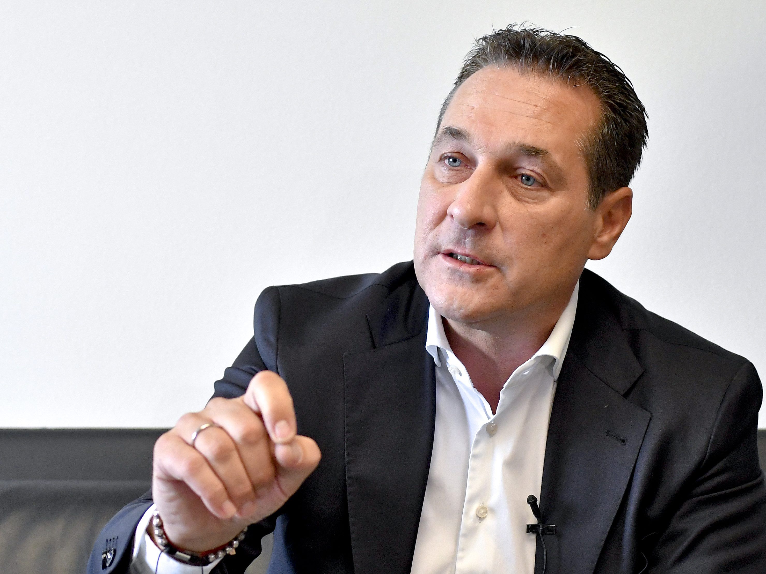 HC Strache besteht auf die Besetzung des Innenministeriums, sollte es mit der FPÖ zu Koalitionsverhandlungen kommen.