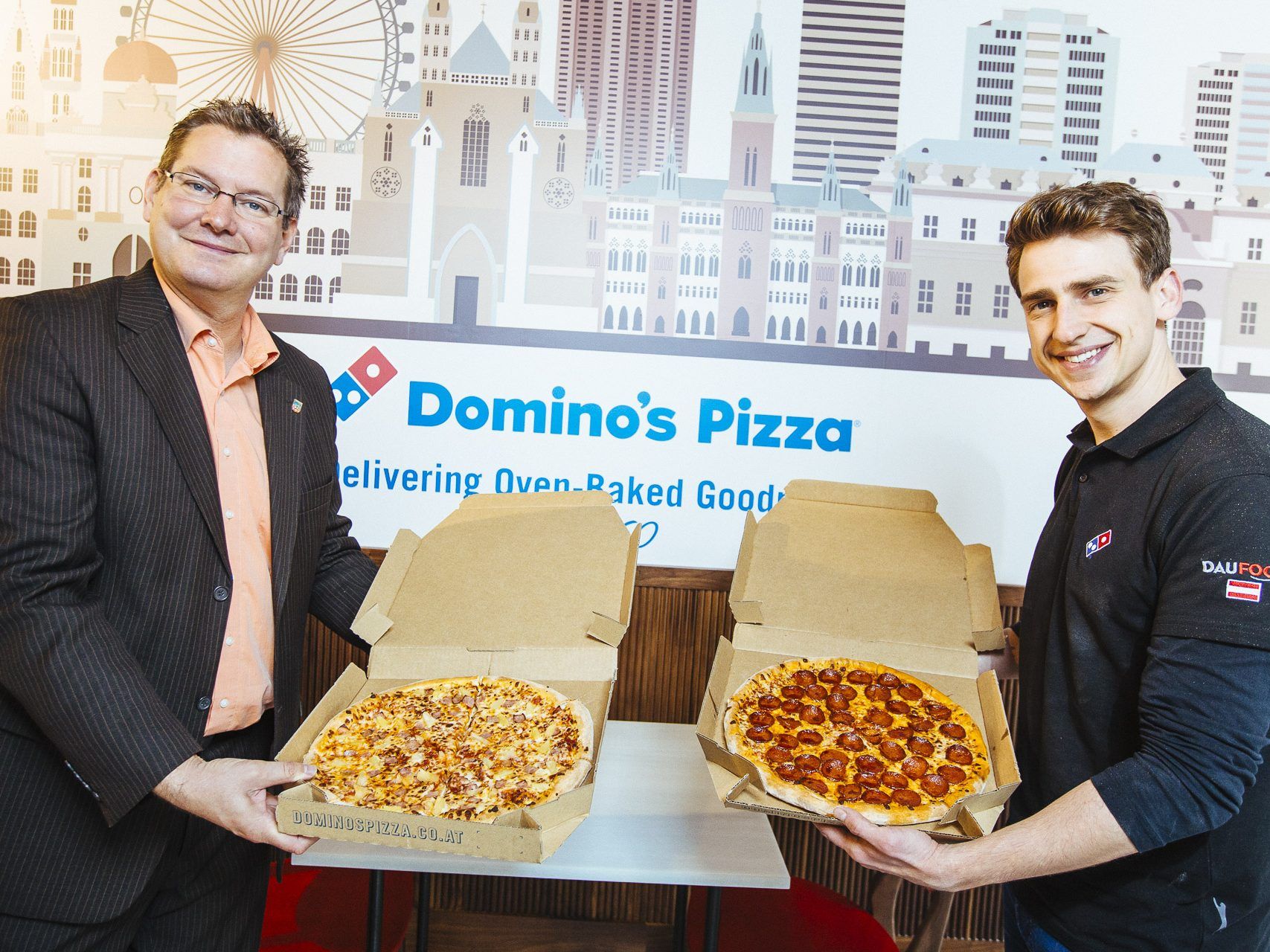 In Wien-Floridsdorf eröffnet die erste Domino's Filiale.