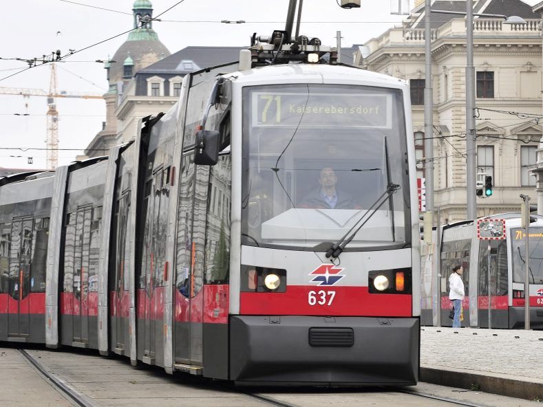 Der 71er ist eine der von den Gleisbauarbeiten betroffenen Linien. Der 71er ist eine der von den Gleisbauarbeiten betroffenen Linien.