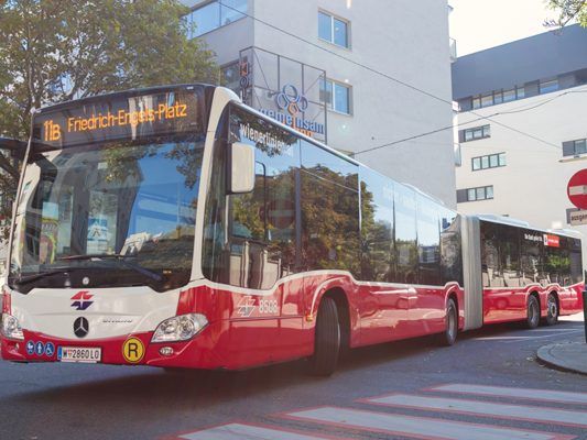 Die neuen XL-Busse sind auf der Linie 11B im Einsatz.