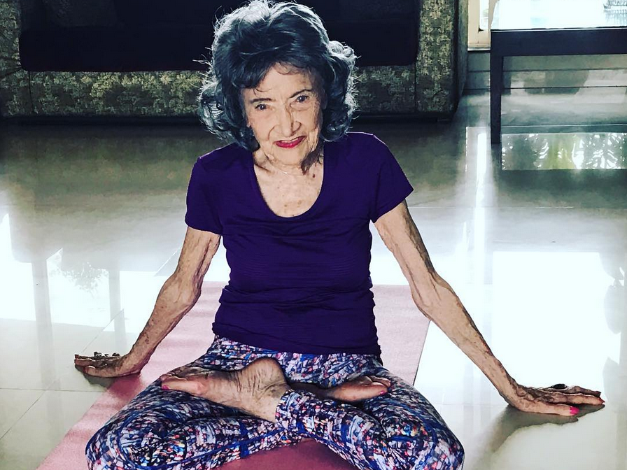 Die 99-jährige unterrichtet noch heute Yoga. Die 99-jährige unterrichtet noch heute Yoga.