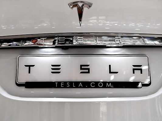 Der Lack von Tesla bekommt Risse