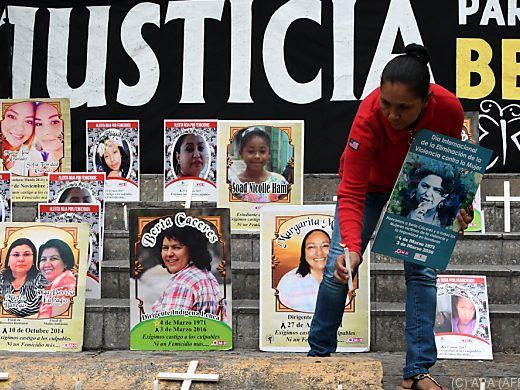 Protest in Honduras im Jahr 2016 wegen Morden an Dutzenden Frauen Protest in Honduras im Jahr 2016 wegen Morden an Dutzenden Frauen