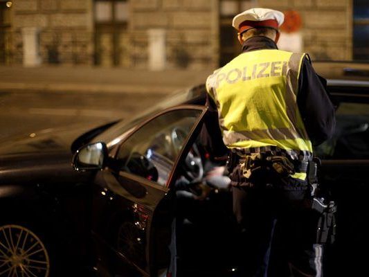 Der Pkw-Fahrer war durch Suchtmittel beeinträchtigt. Der Pkw-Fahrer war durch Suchtmittel beeinträchtigt.