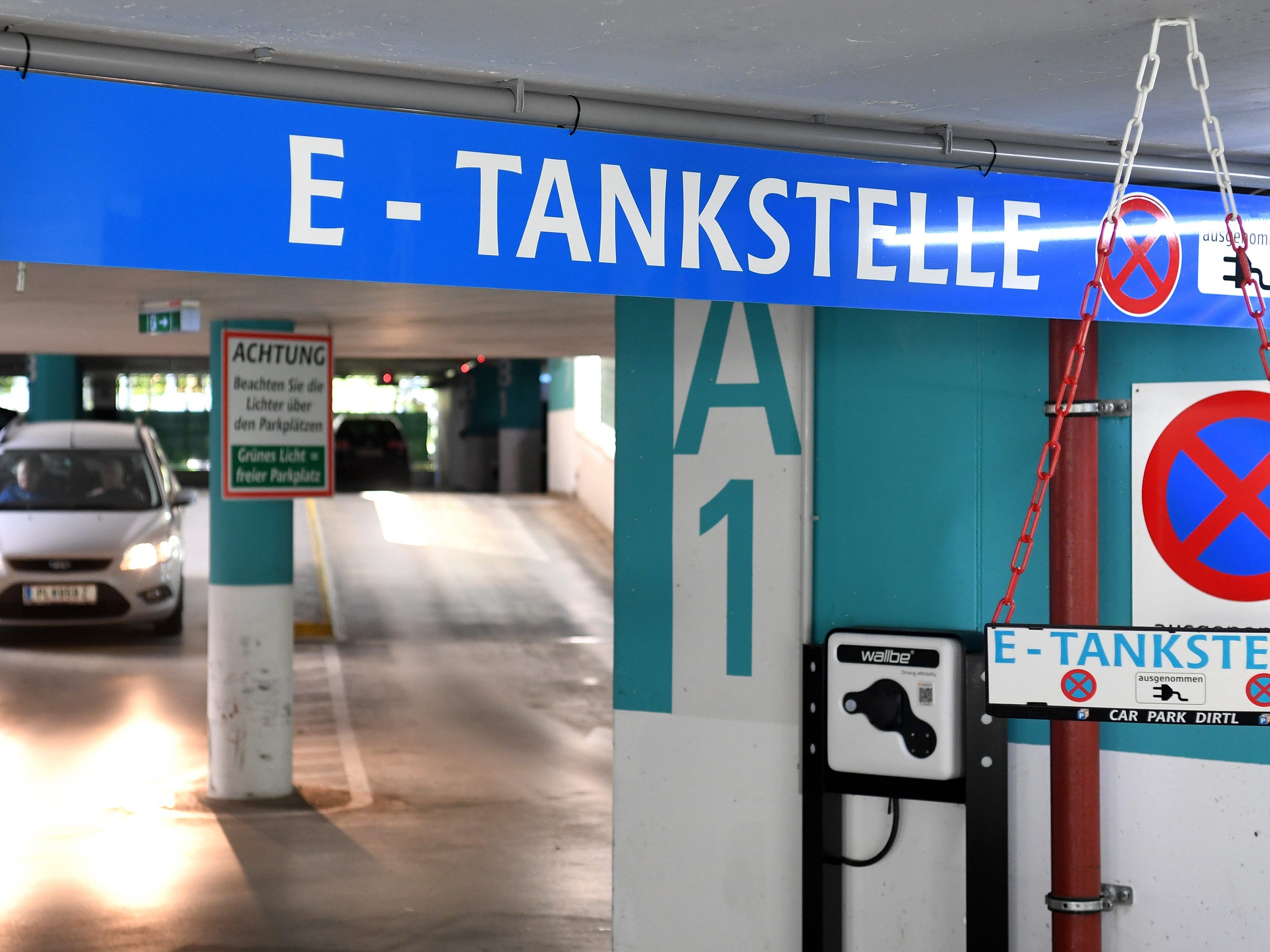 Die VKW testet die grenzüberschreitende E-Mobilität. Die VKW testet die grenzüberschreitende E-Mobilität.