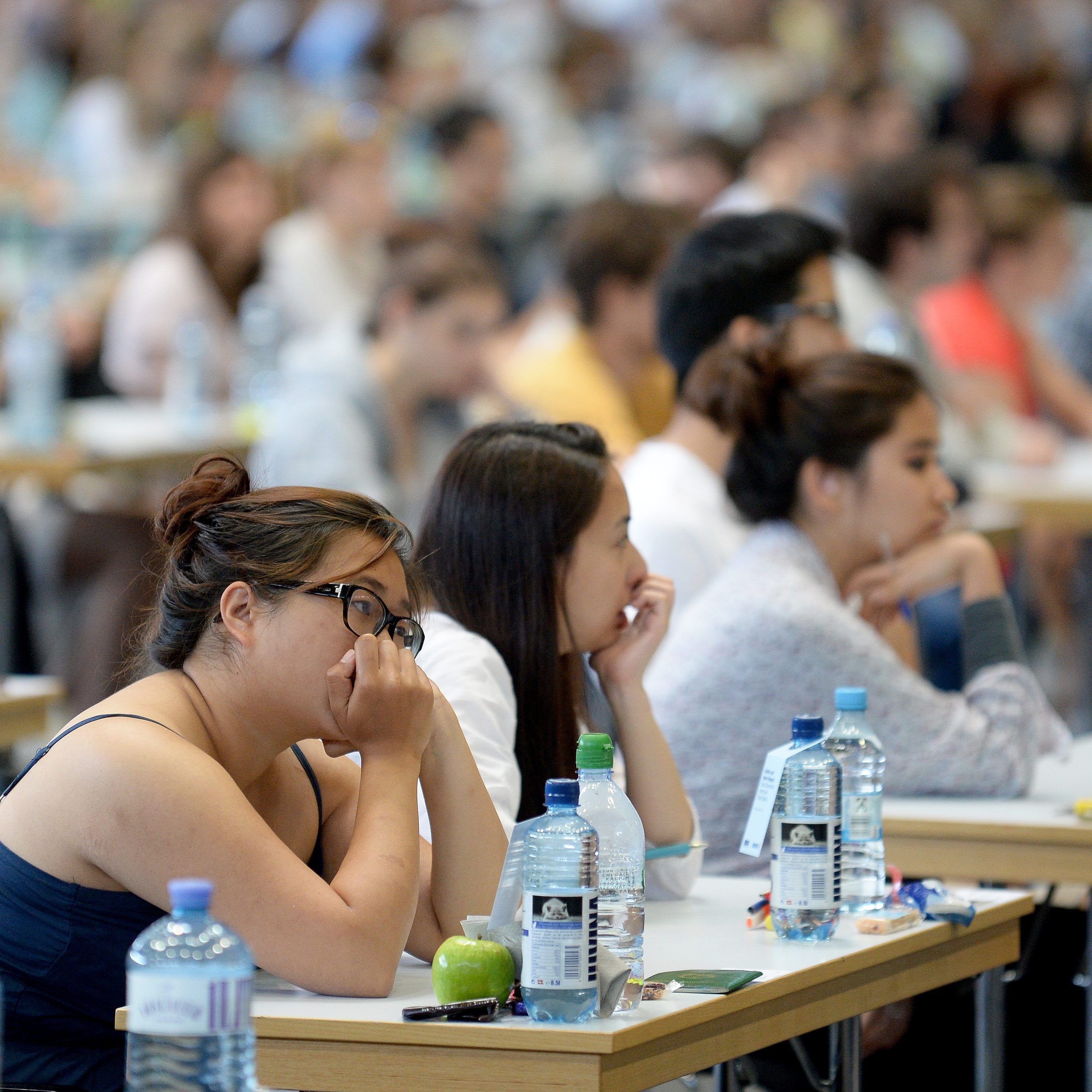 Viel zu wenige Medizinstudenten kommen laut den Landesräten durch den Aufnahmetest.