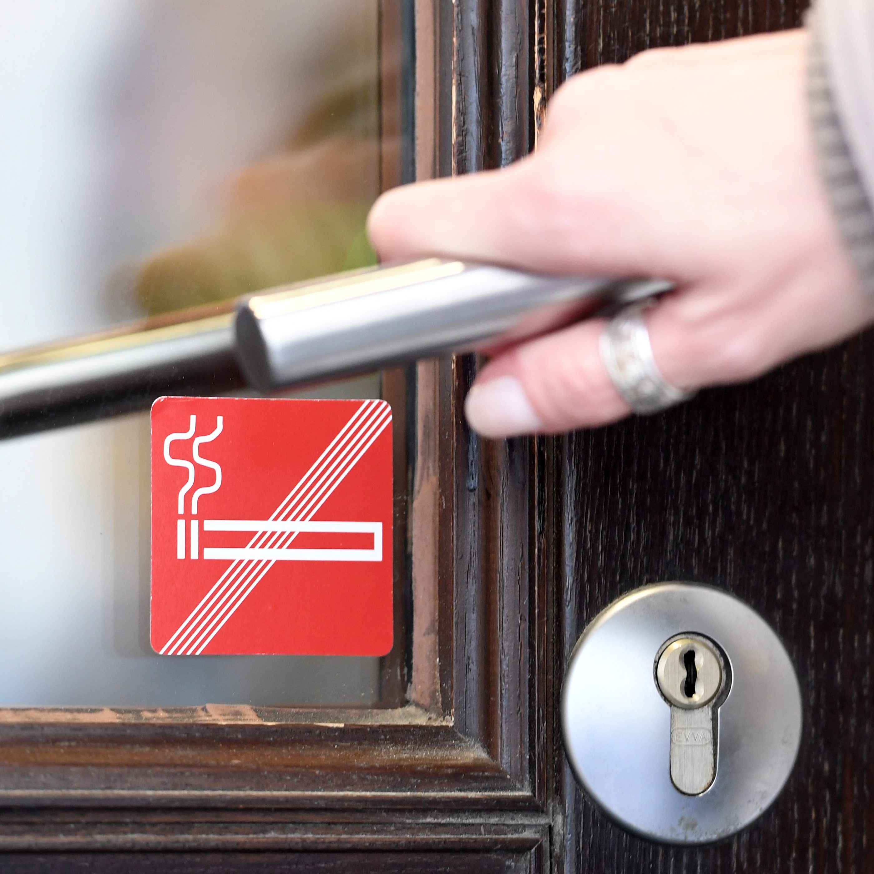 Das Rauchverbot in der Gastronomie war bereits fix geplant - nun wackelt es unter Schwarz-Blau