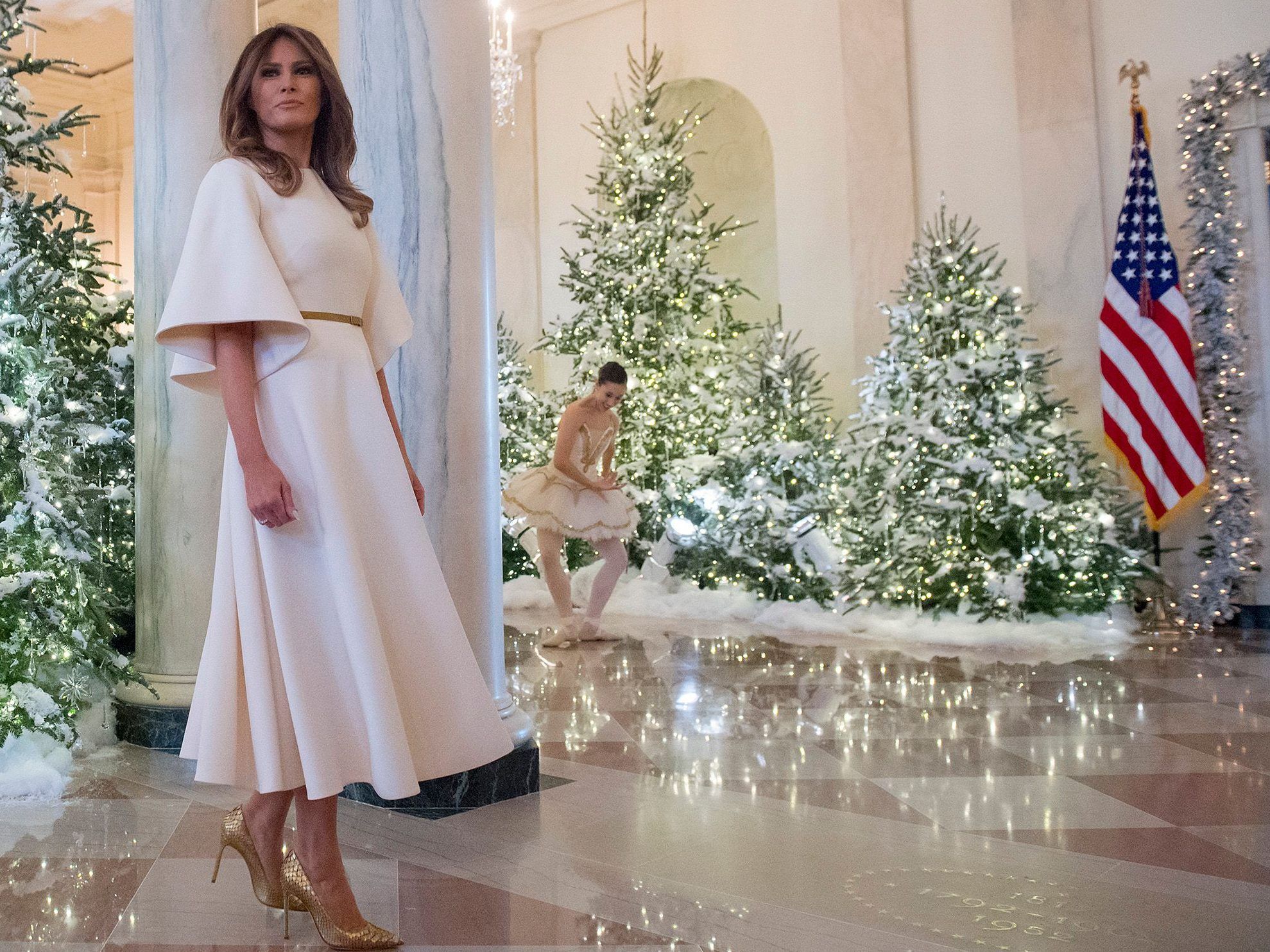 Zur Eröffnung von Melania Trumps Winter-Wunderland im Weißen Haus tanzten Ballettänzer "Schwanensee".