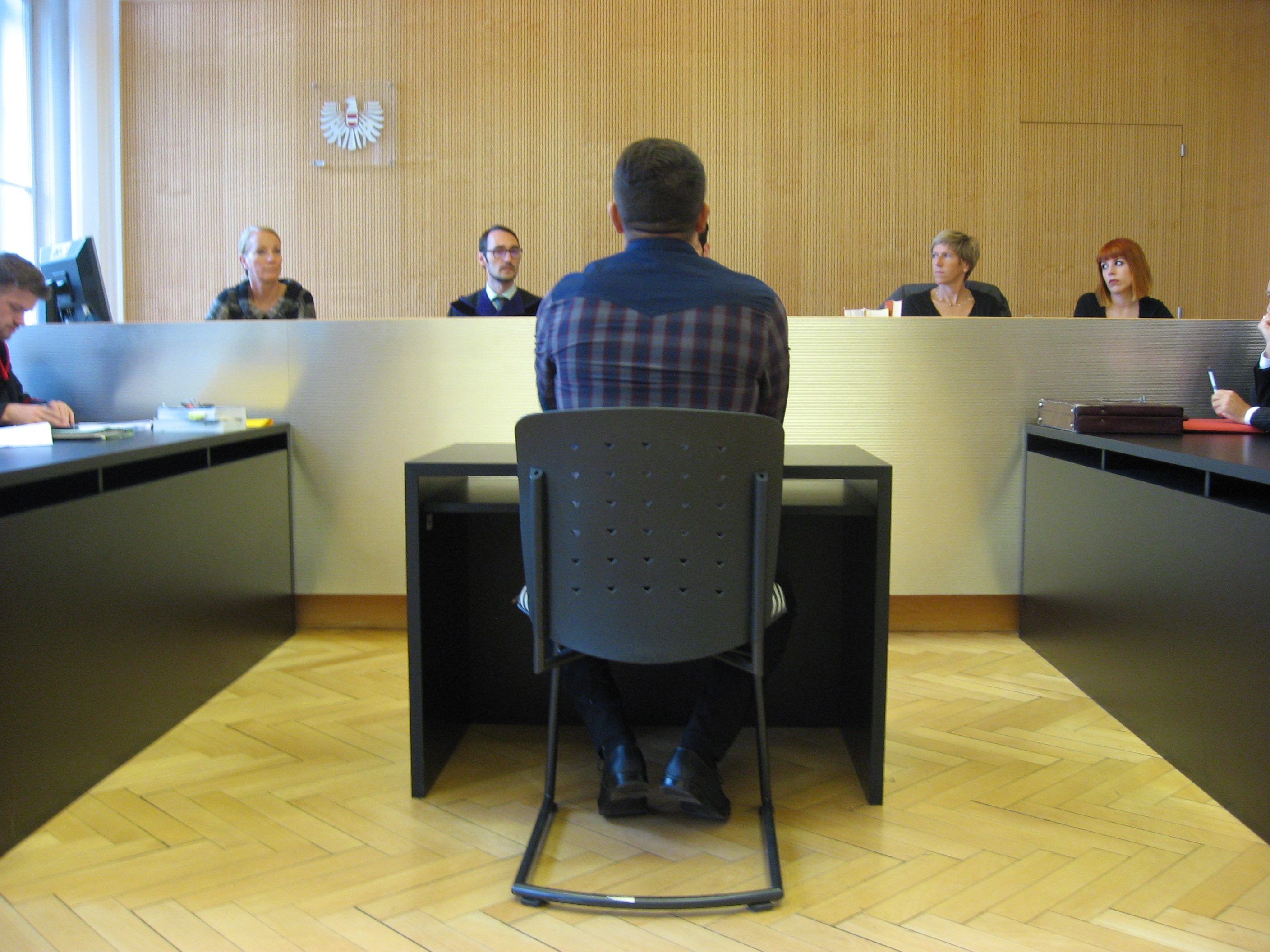 Der 26-jährige Angeklagte brachte "in letzter Sekunde" einen Zeugen für sich ins Spiel.