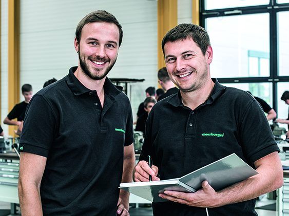 Den Ausbildern Markus Meusburger und Dominik Köb (v. l.) liegt besonders die persönliche Betreuung der Lehrlinge am Herzen.