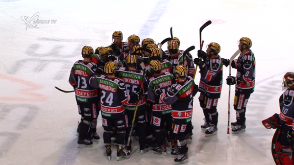 Die VEU Cracks nach dem 4:3 in der Overtime. Die VEU Cracks nach dem 4:3 in der Overtime.