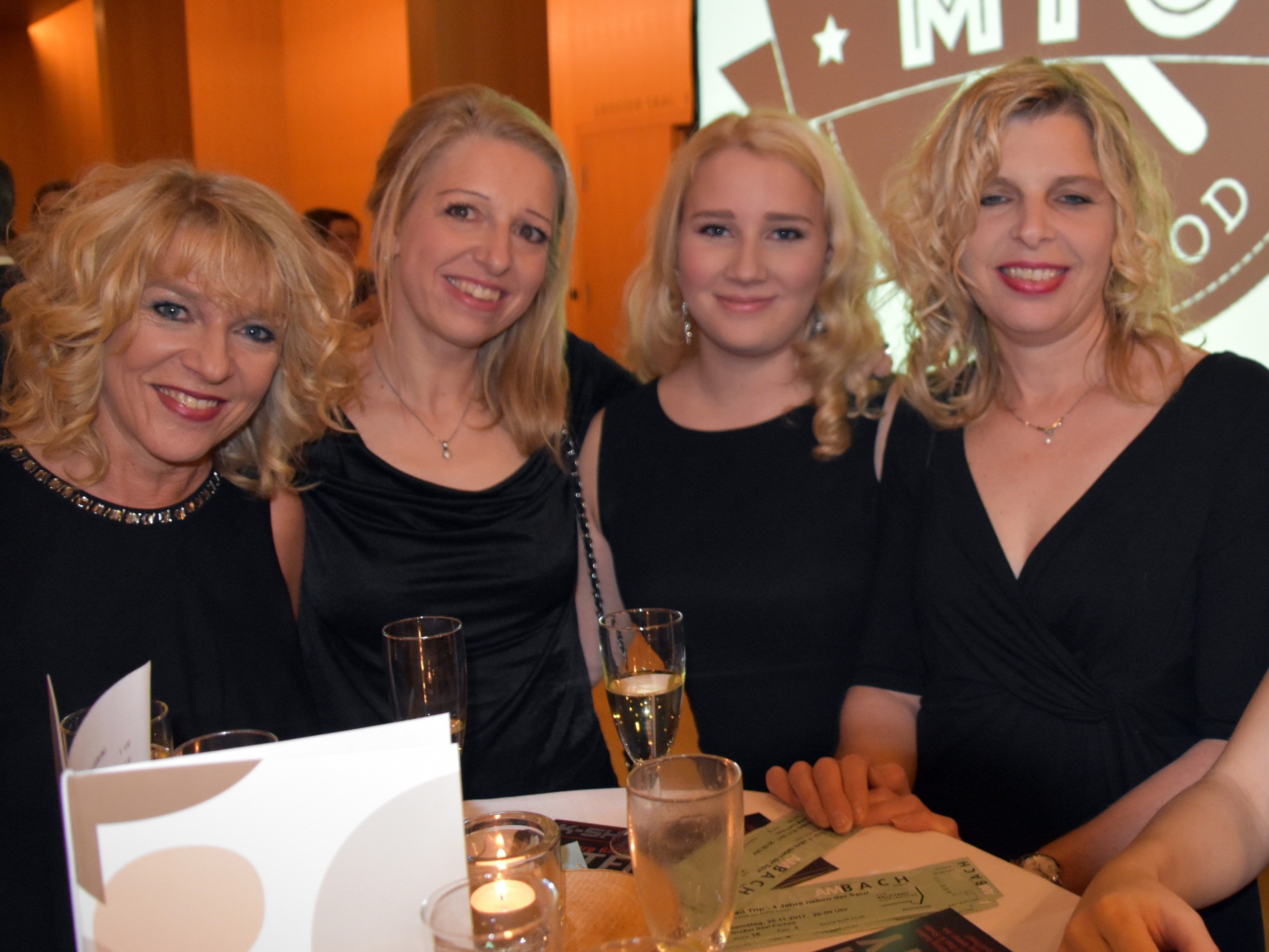 Christine Grabher, Elisabeth Schmucker, Maturantin Linda Grabher und Gertrud Thurnher