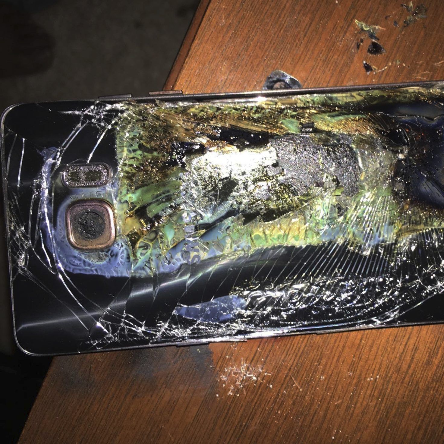 Oft explodieren Handyakkus.