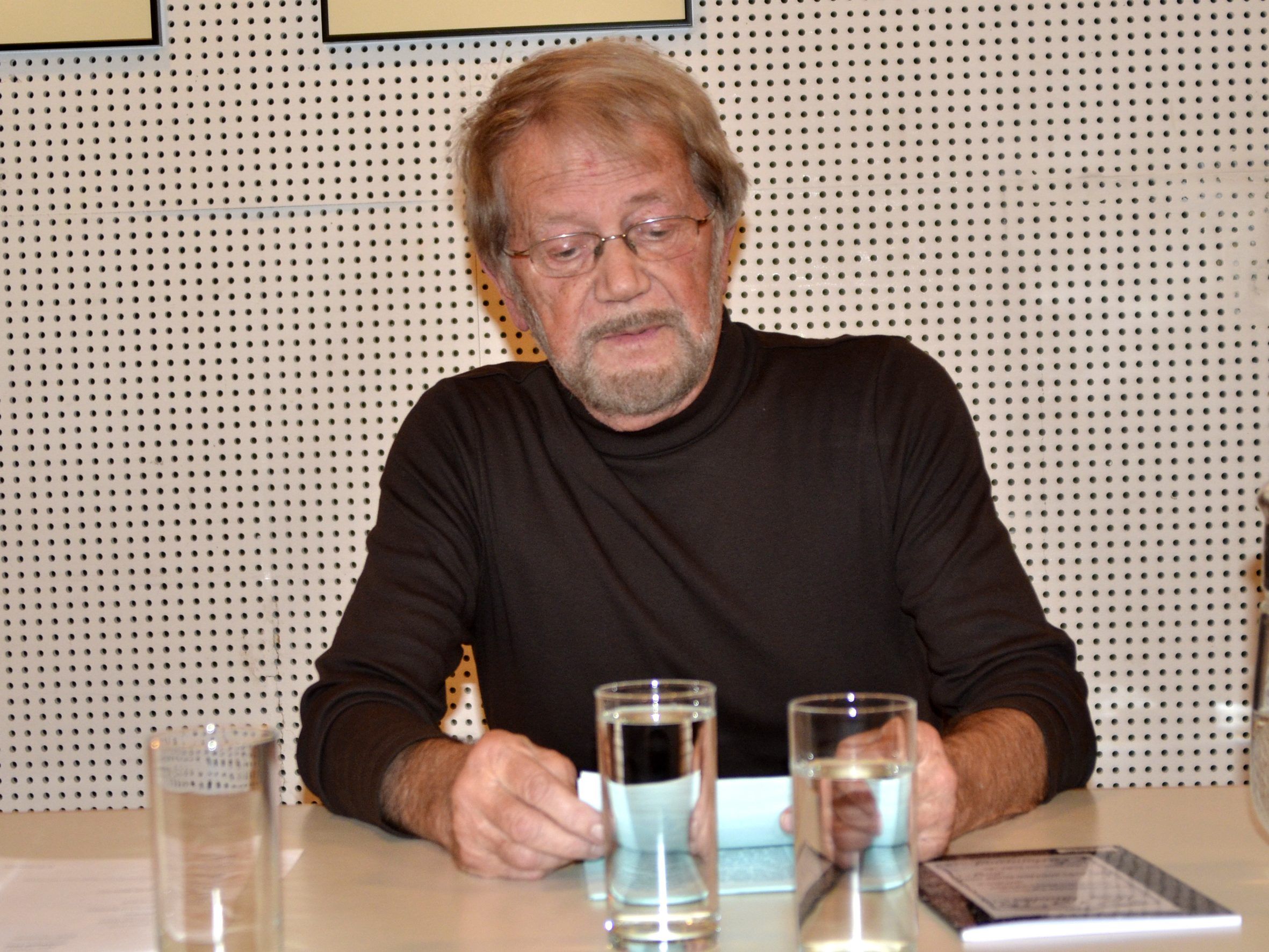 Franz Elsensohn liest aus seinem neuen Buch. Franz Elsensohn liest aus seinem neuen Buch.