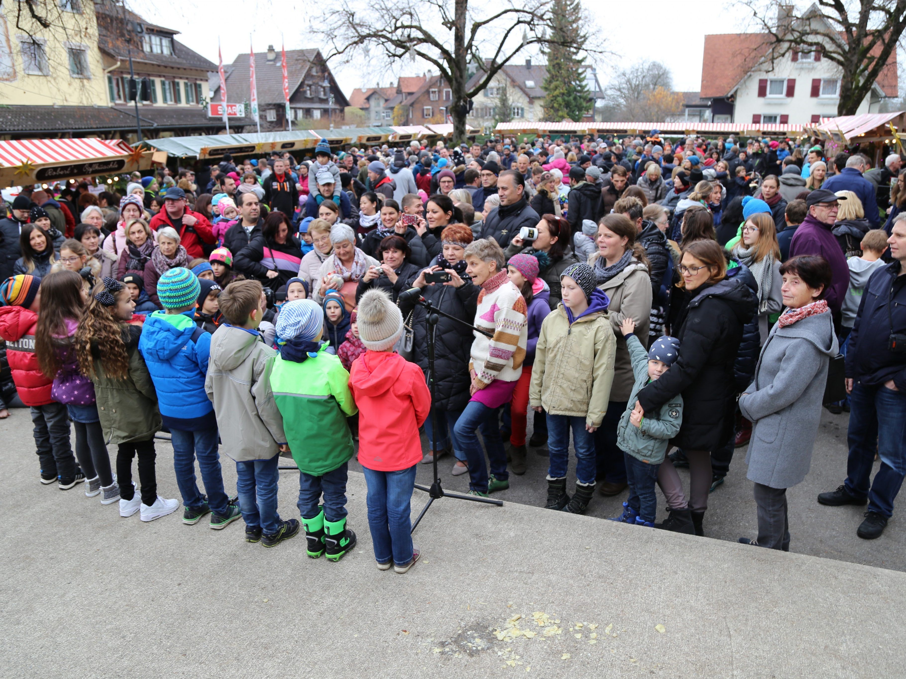 Der Gisinger Adventmarkt ist ein großes Highlight in der Weihnachtszeit für Groß und Klein.