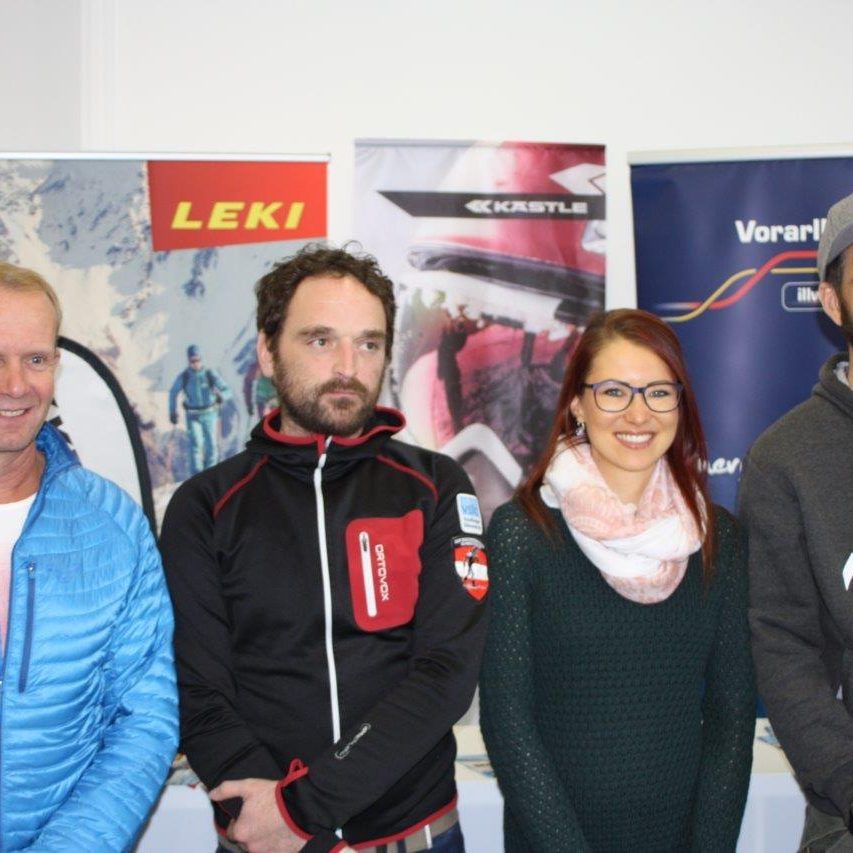 Vertreter aus Davos, Jodok Bär, Larissa Gabriel und Klaus Drexel im Shooting in Hohenems