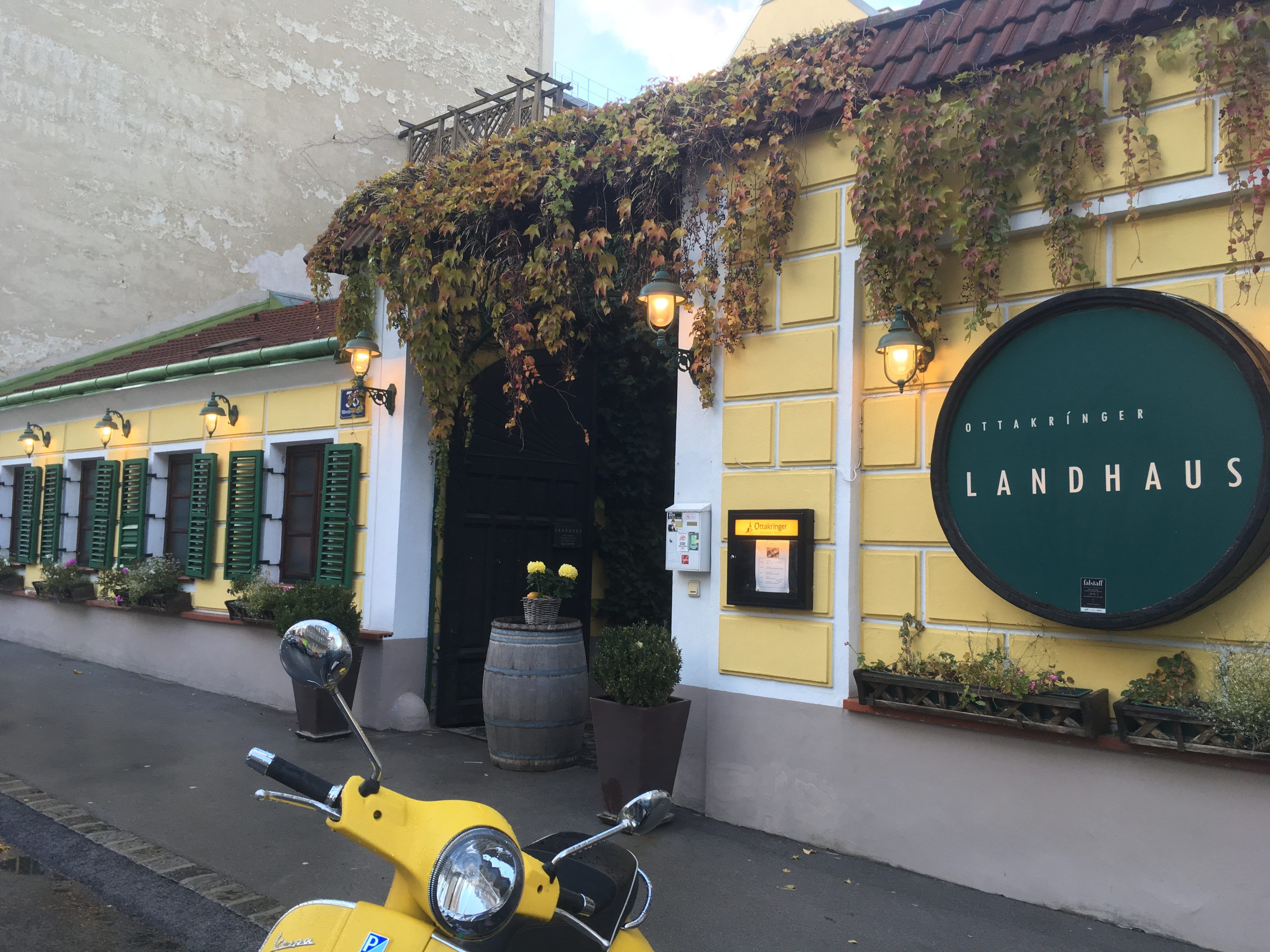 Das Wiener Lokal "Ottakringer Landhaus" wird abgerissen.
